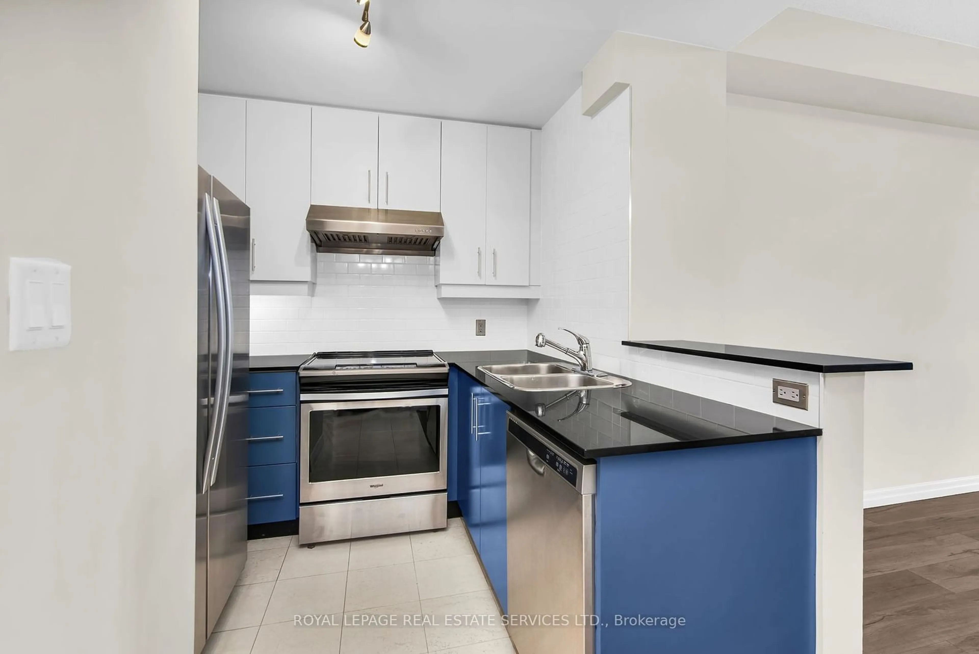 Standard kitchen, ceramic/tile floor for 300 Bloor St #3108, Toronto Ontario M4W 3Y2