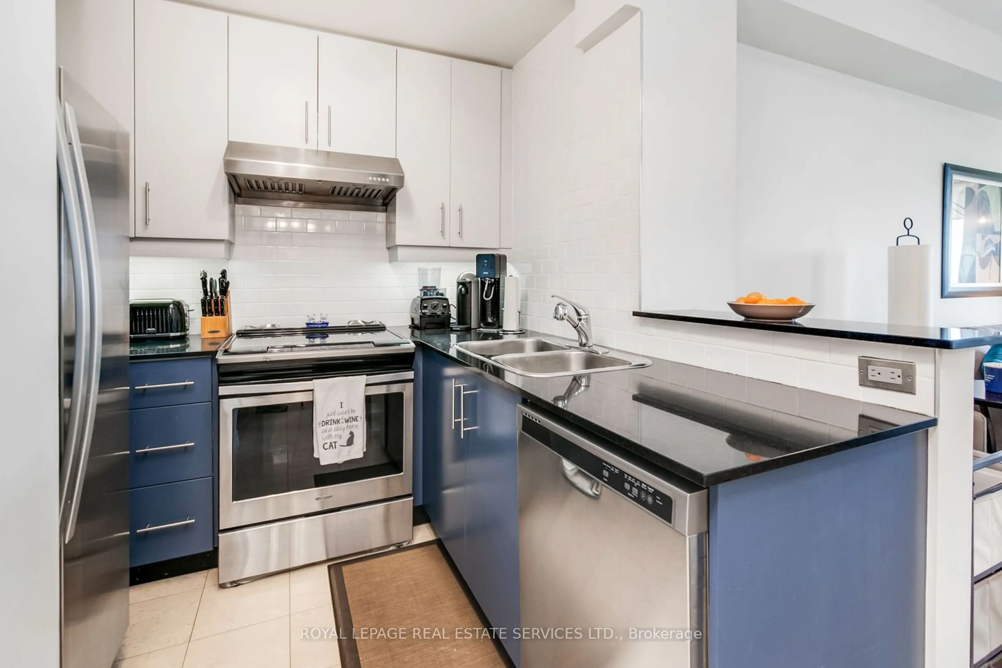 Standard kitchen, unknown for 300 Bloor St #3108, Toronto Ontario M4W 3Y2