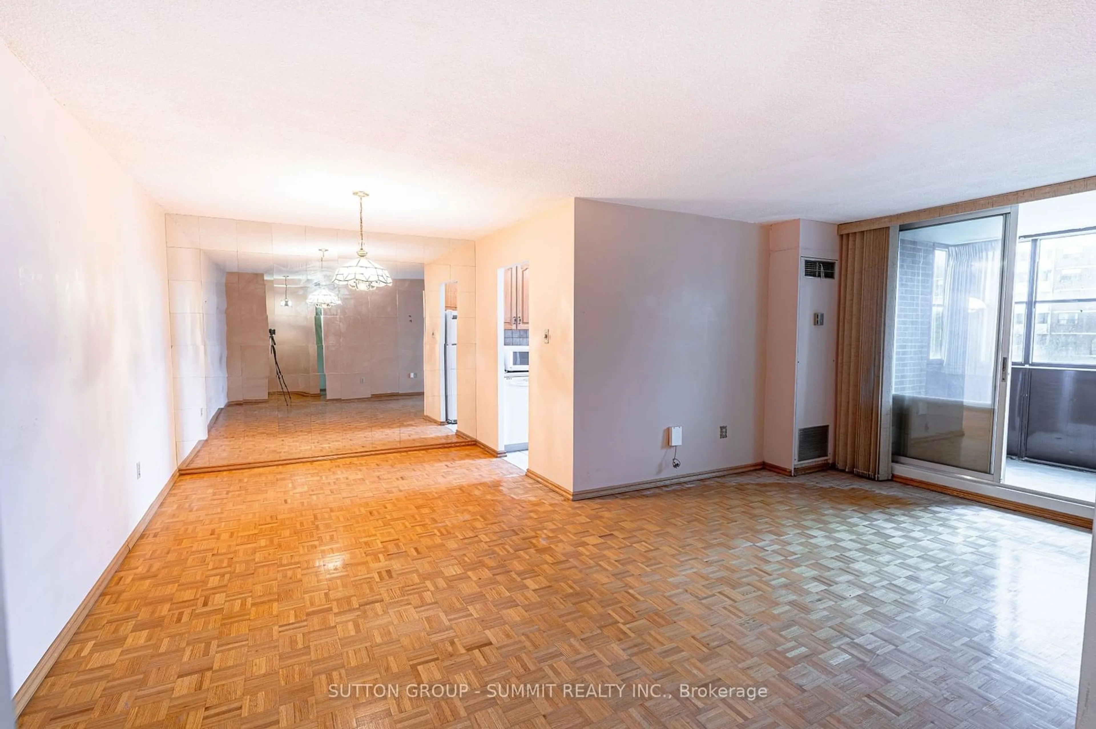 Indoor foyer for 205 Hilda Ave #506, Toronto Ontario M2M 4B1