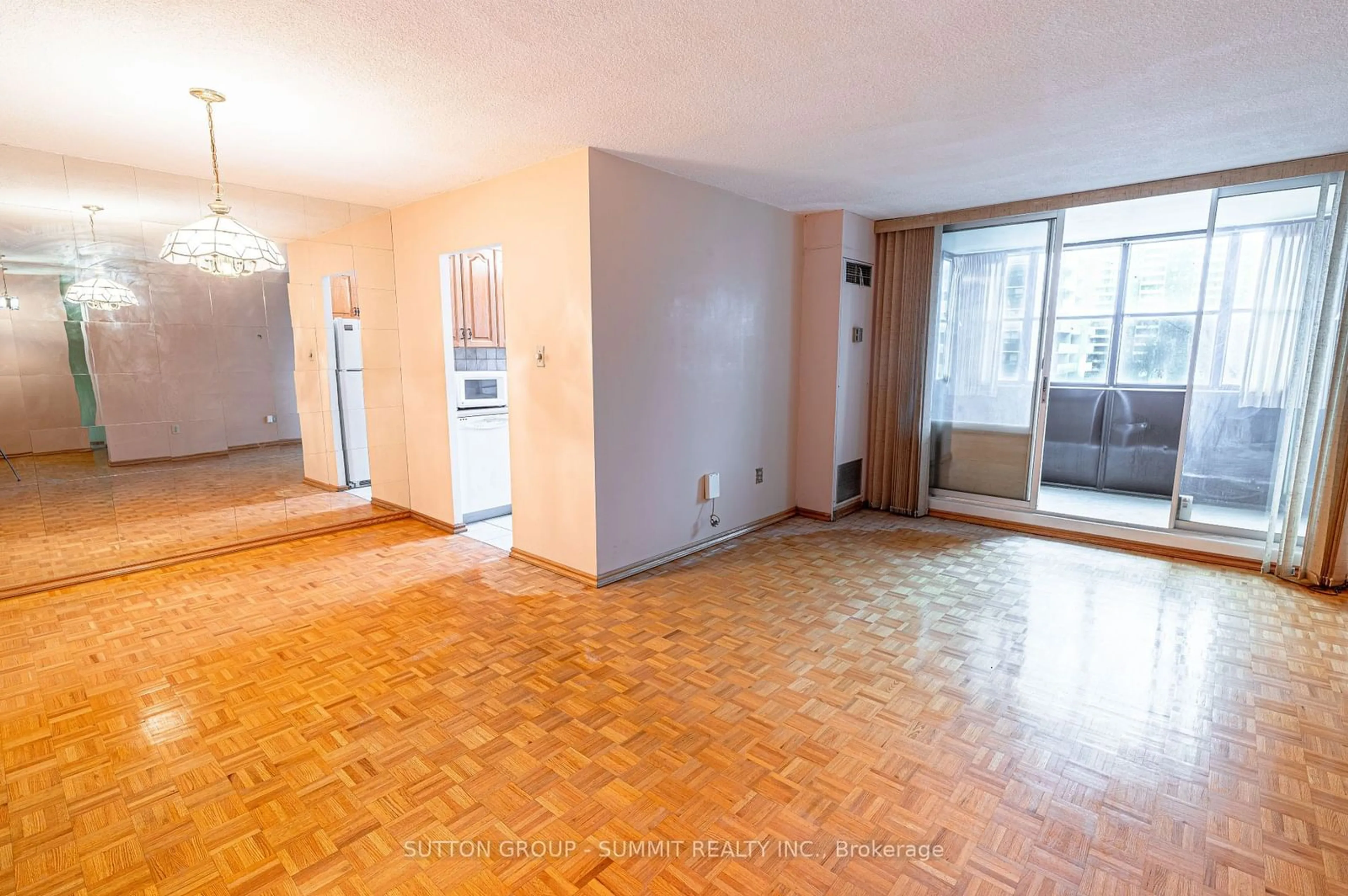 A pic of a room for 205 Hilda Ave #506, Toronto Ontario M2M 4B1