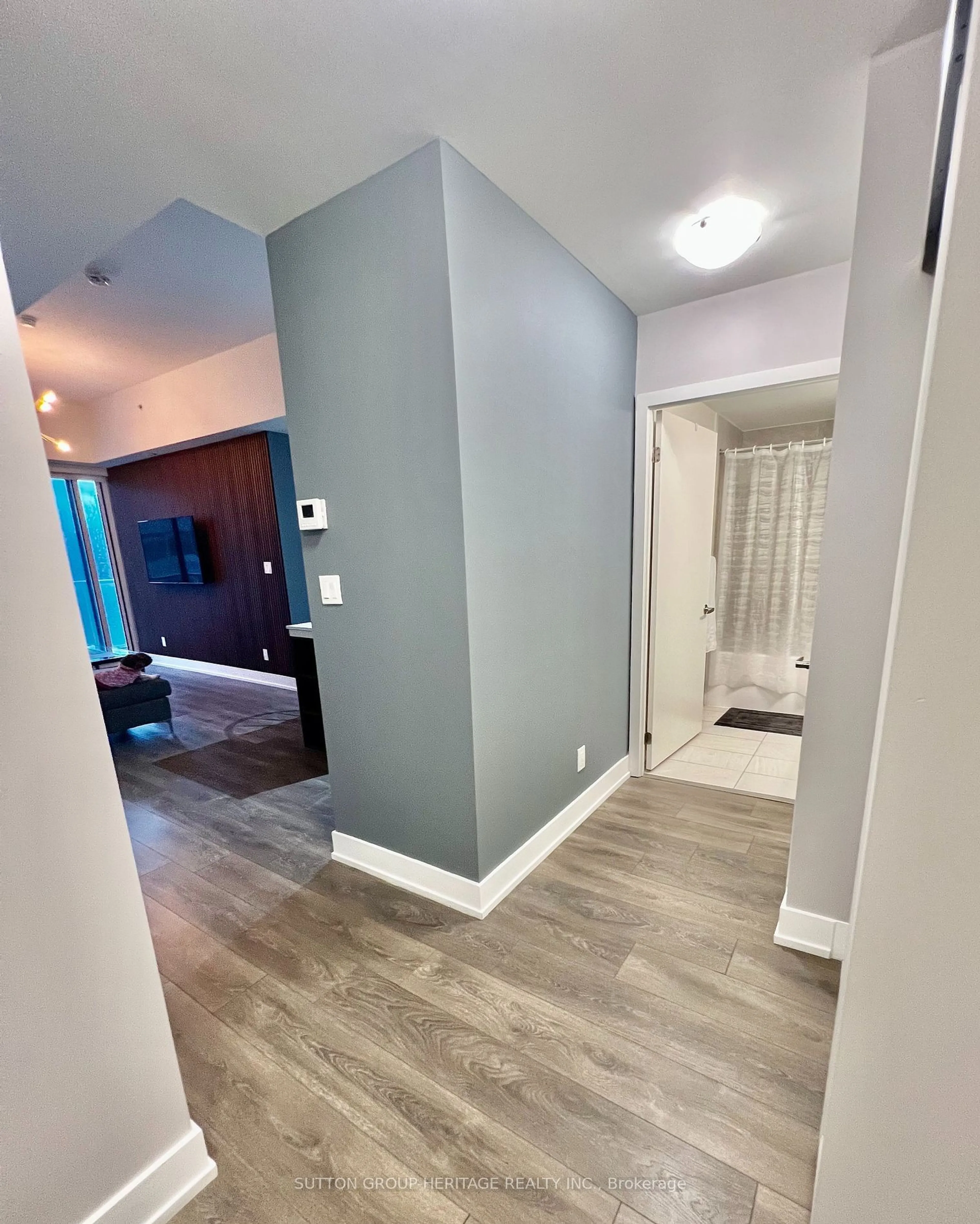 Indoor entryway for 180 Fairview Mall Dr #502, Toronto Ontario M2J 0G4