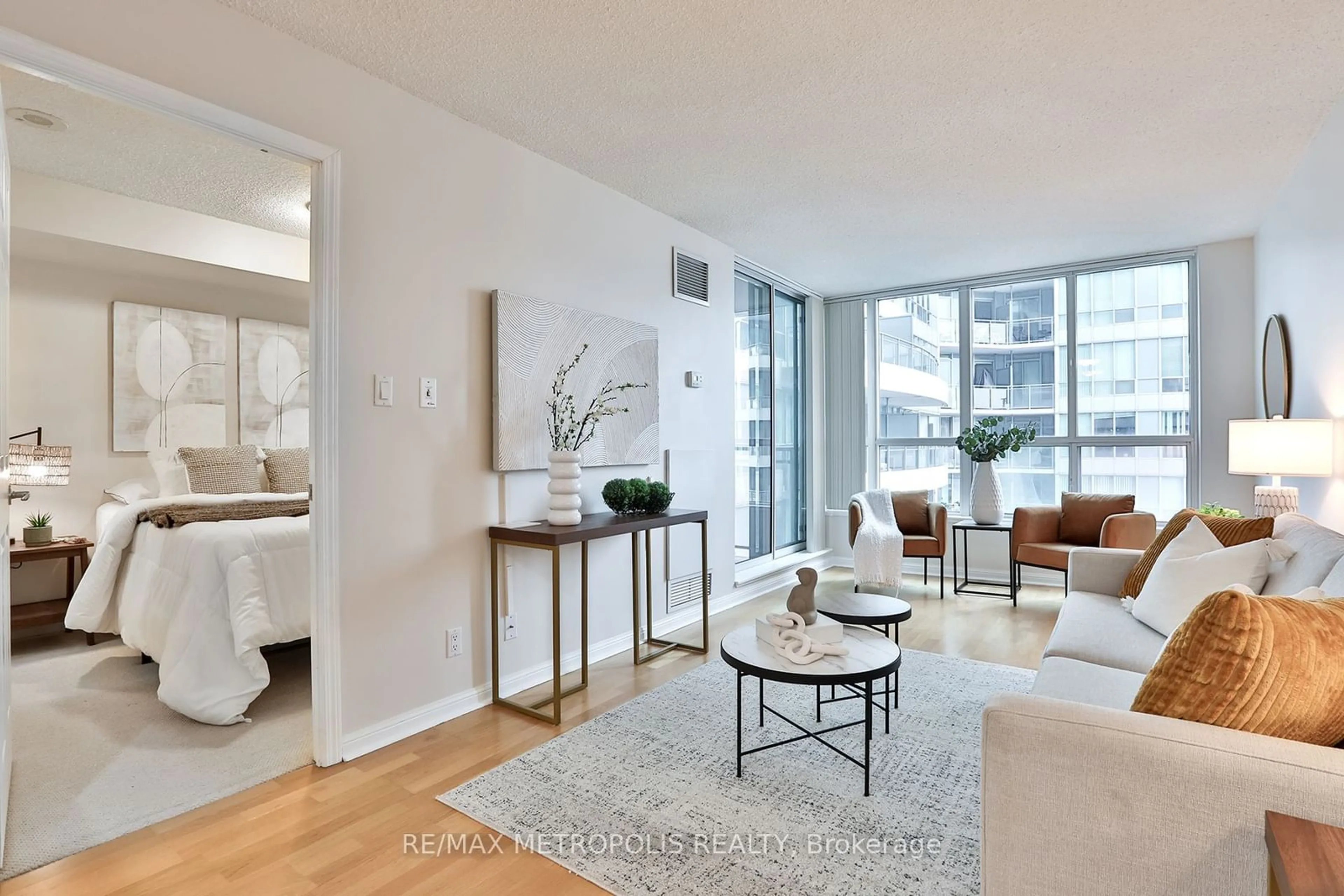 Living room with furniture, unknown for 230 Queens Quay #820, Toronto Ontario M5J 2Y7