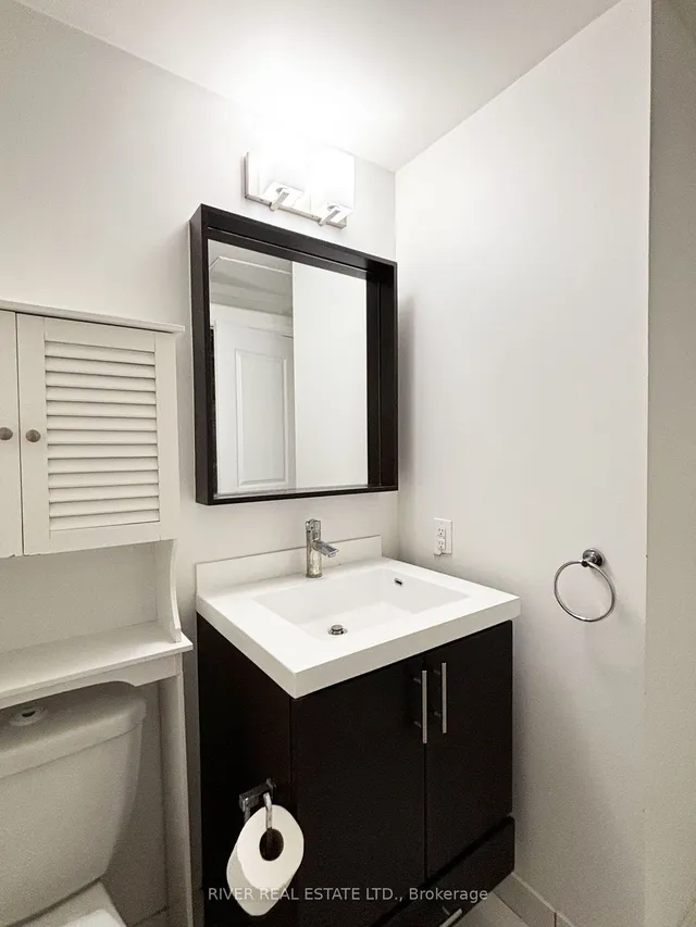560 Front St #908, Toronto 2