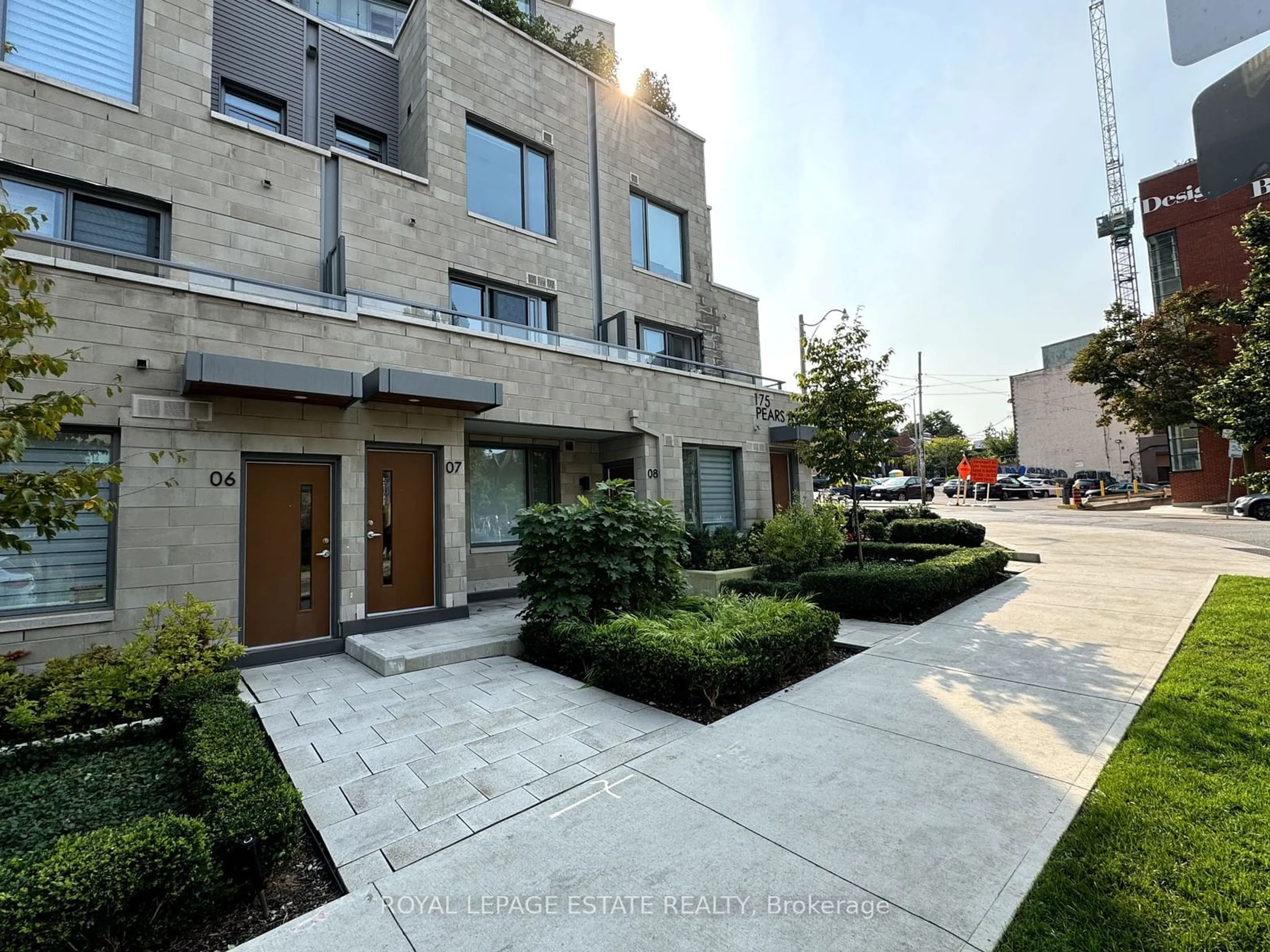 Unknown for 175 Pears Ave #Th7, Toronto Ontario M5R 0C1