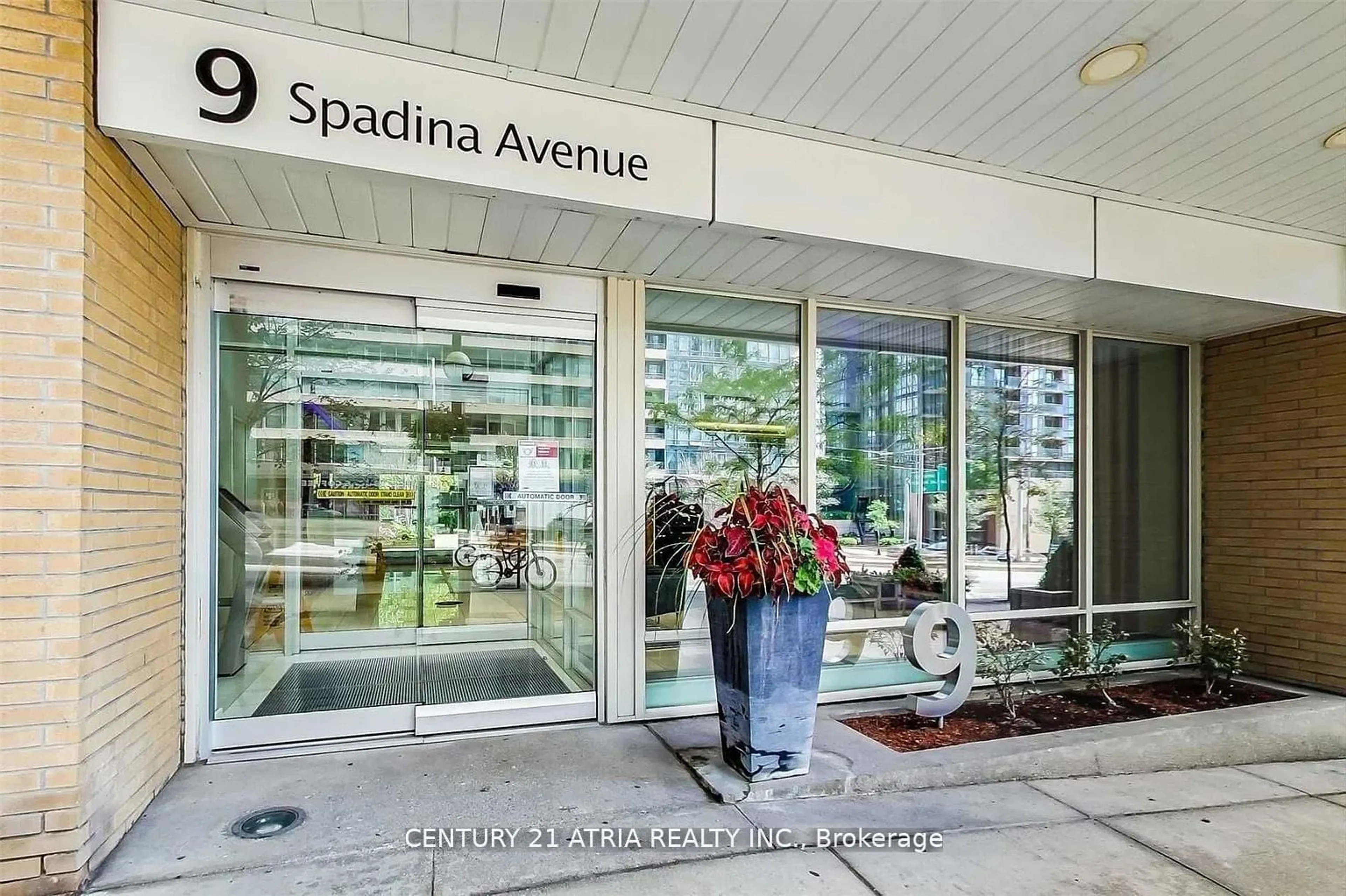 Indoor foyer for 9 Spadina Ave #511, Toronto Ontario M5V 3V5