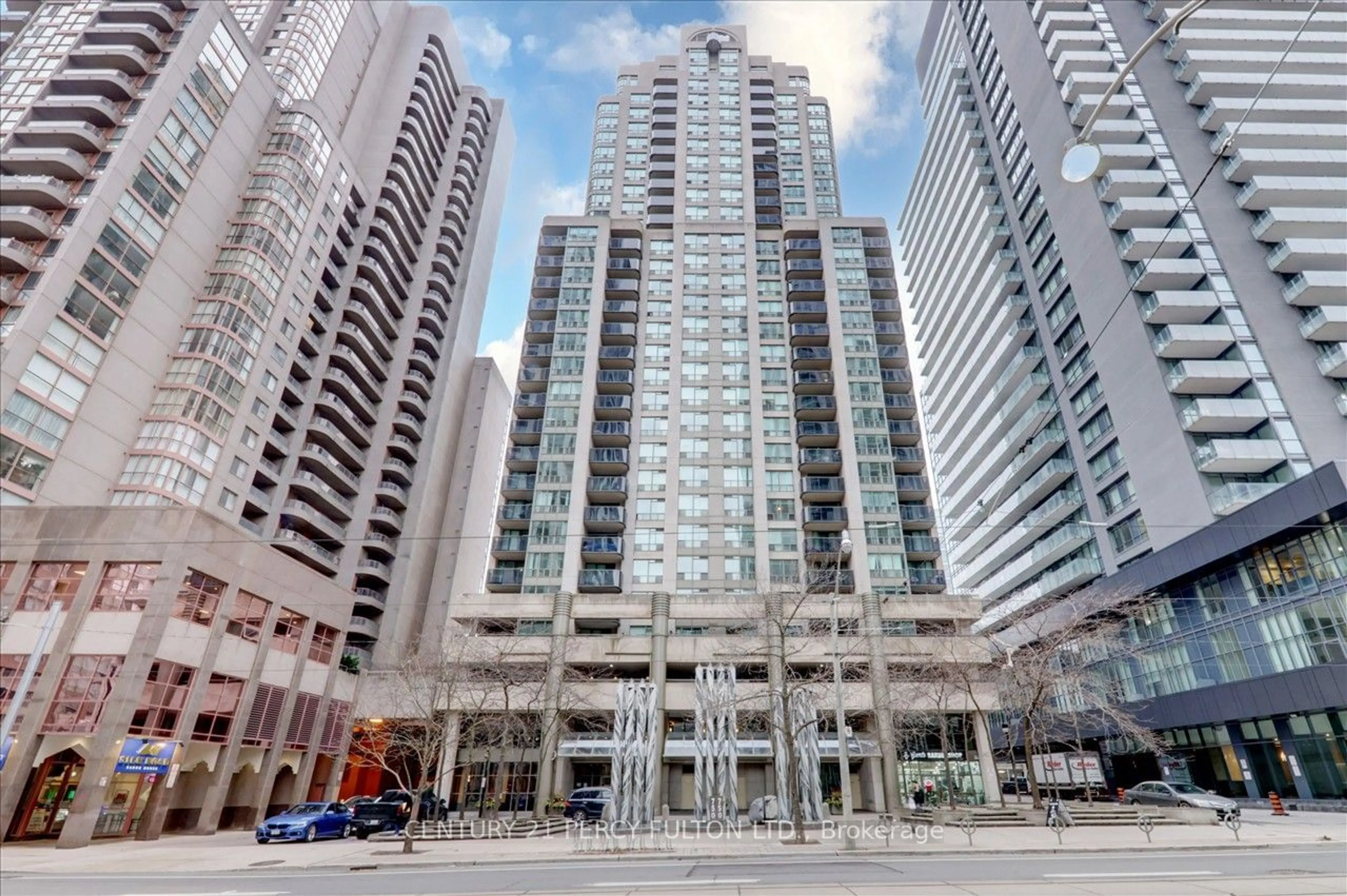 Indoor foyer for 750 Bay St #709, Toronto Ontario M5G 1N6