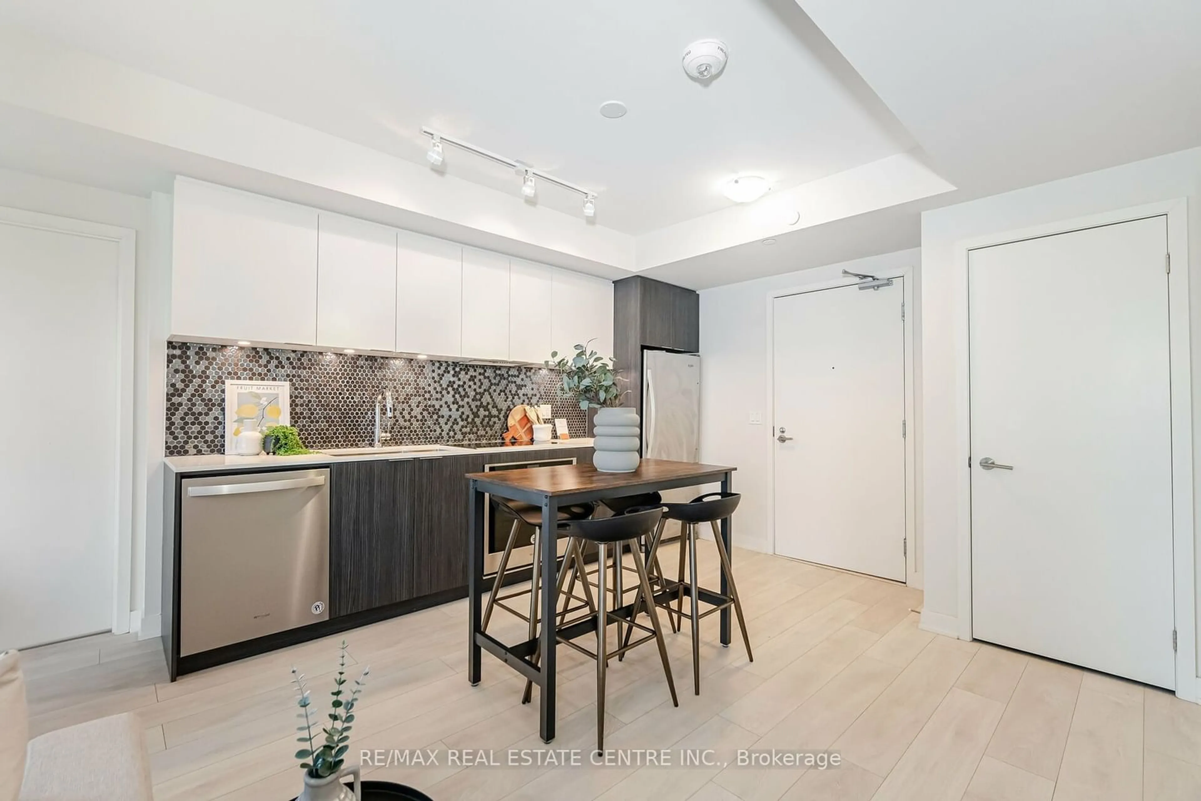 Open concept kitchen, unknown for 2 Sonic Way #1103, Toronto Ontario M3C 0P2