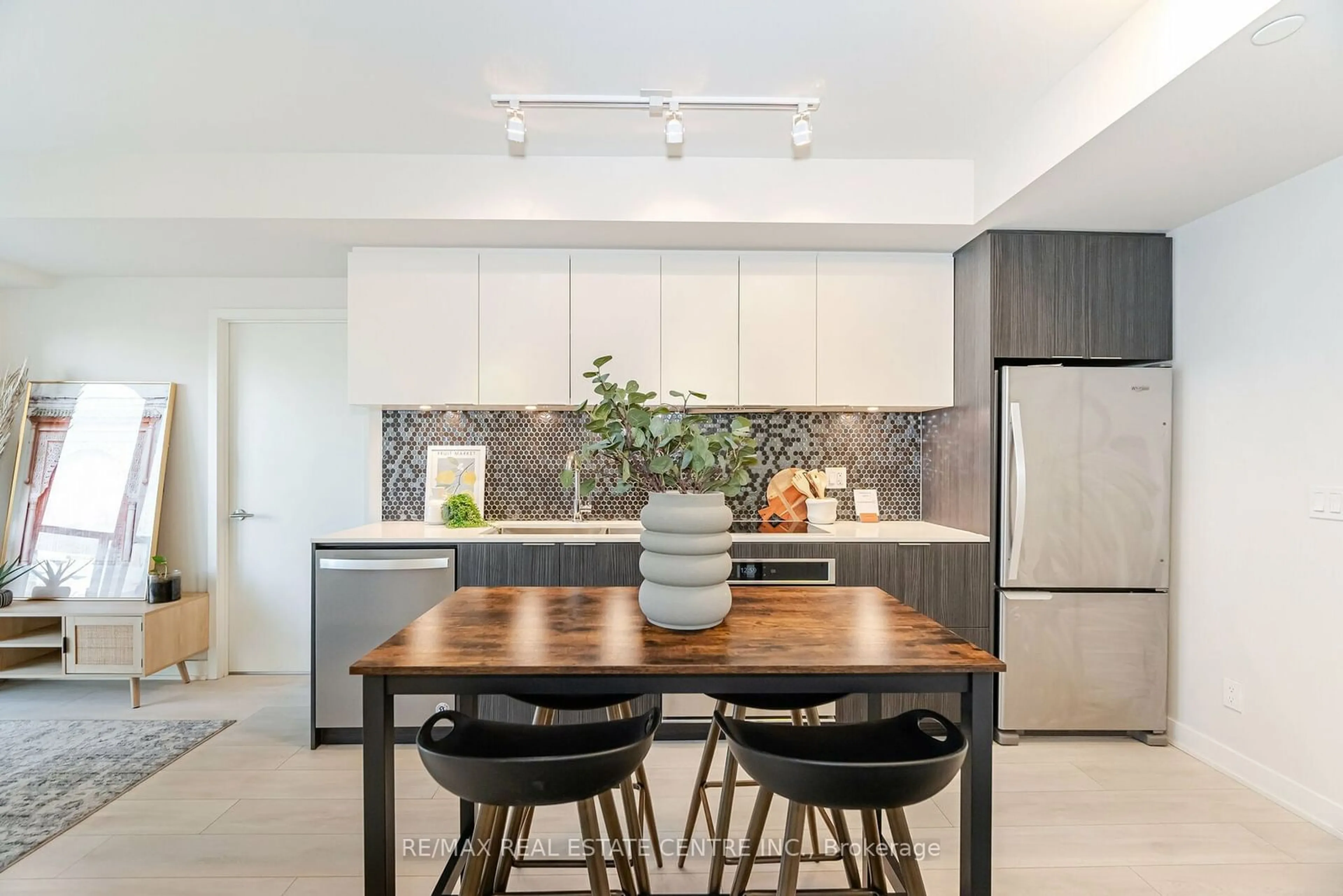 Contemporary kitchen, ceramic/tile floor for 2 Sonic Way #1103, Toronto Ontario M3C 0P2