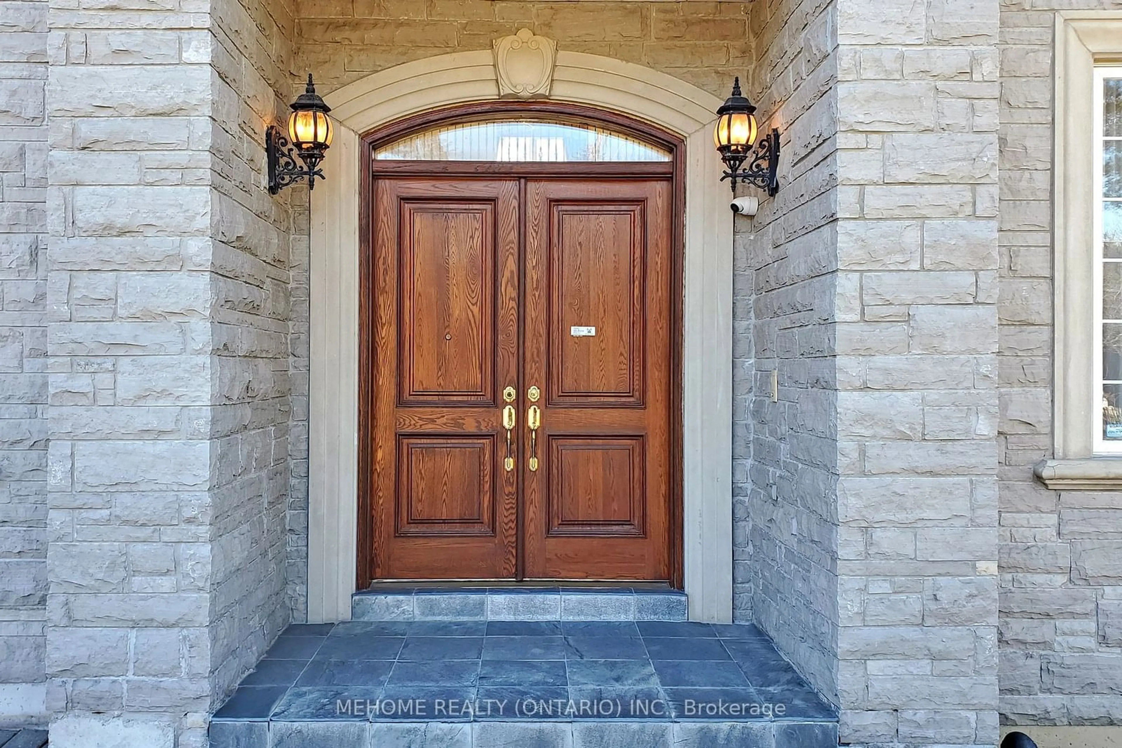 Indoor entryway for 361 Spring Garden Ave, Toronto Ontario M2N 3H4