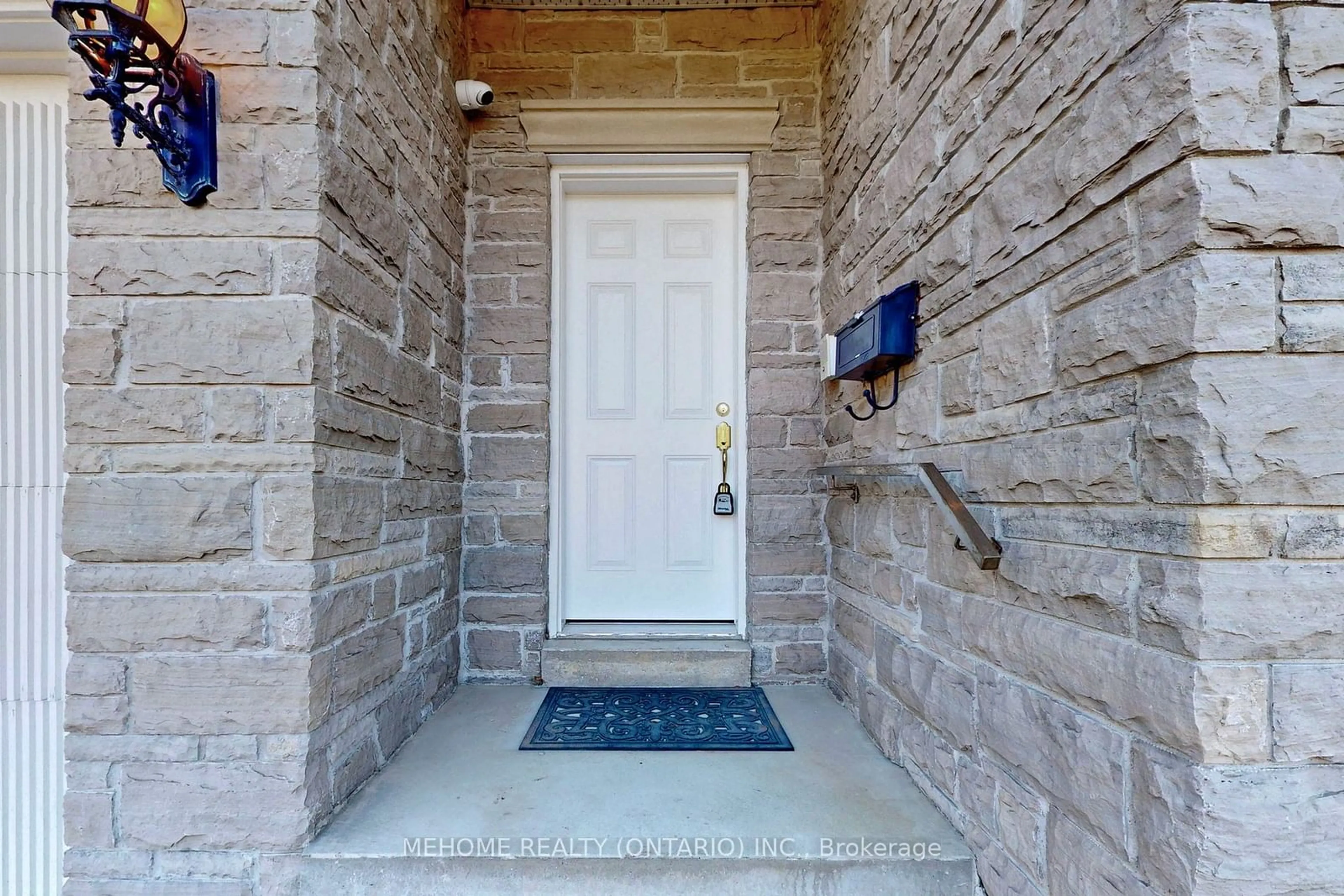 Indoor entryway for 361 Spring Garden Ave, Toronto Ontario M2N 3H4