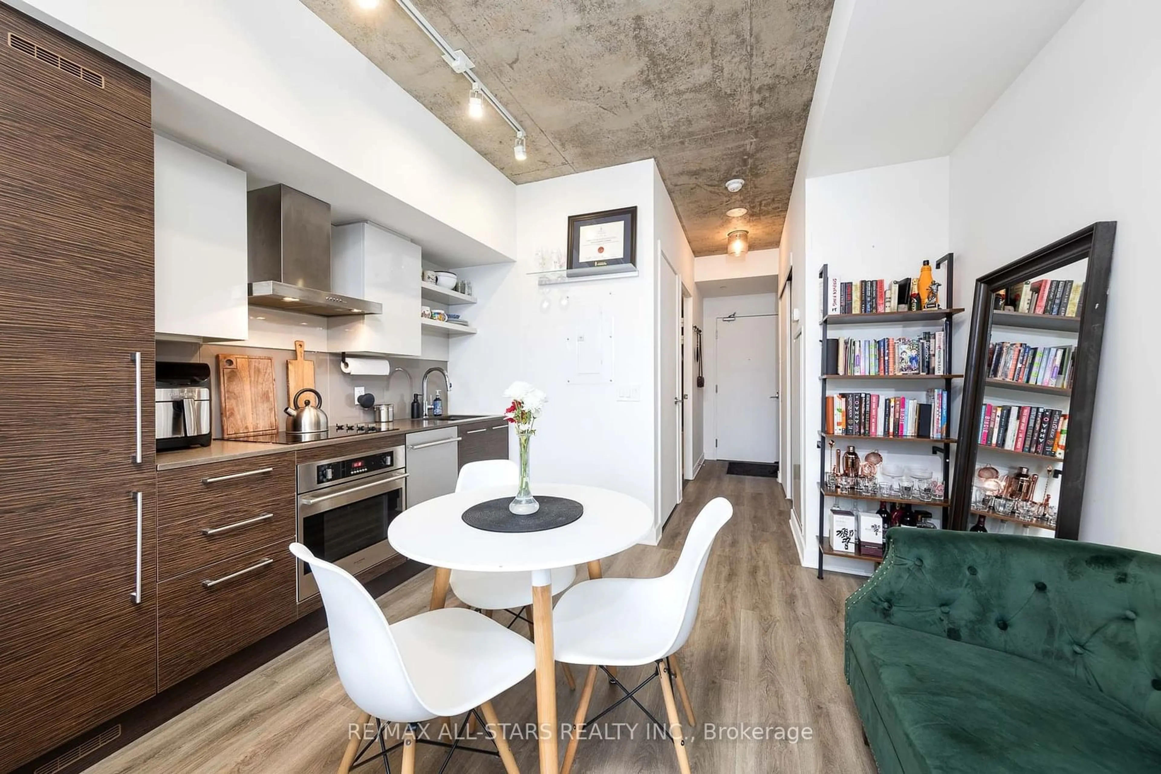 Open concept kitchen, unknown for 1030 King St #908, Toronto Ontario M6K 0B4