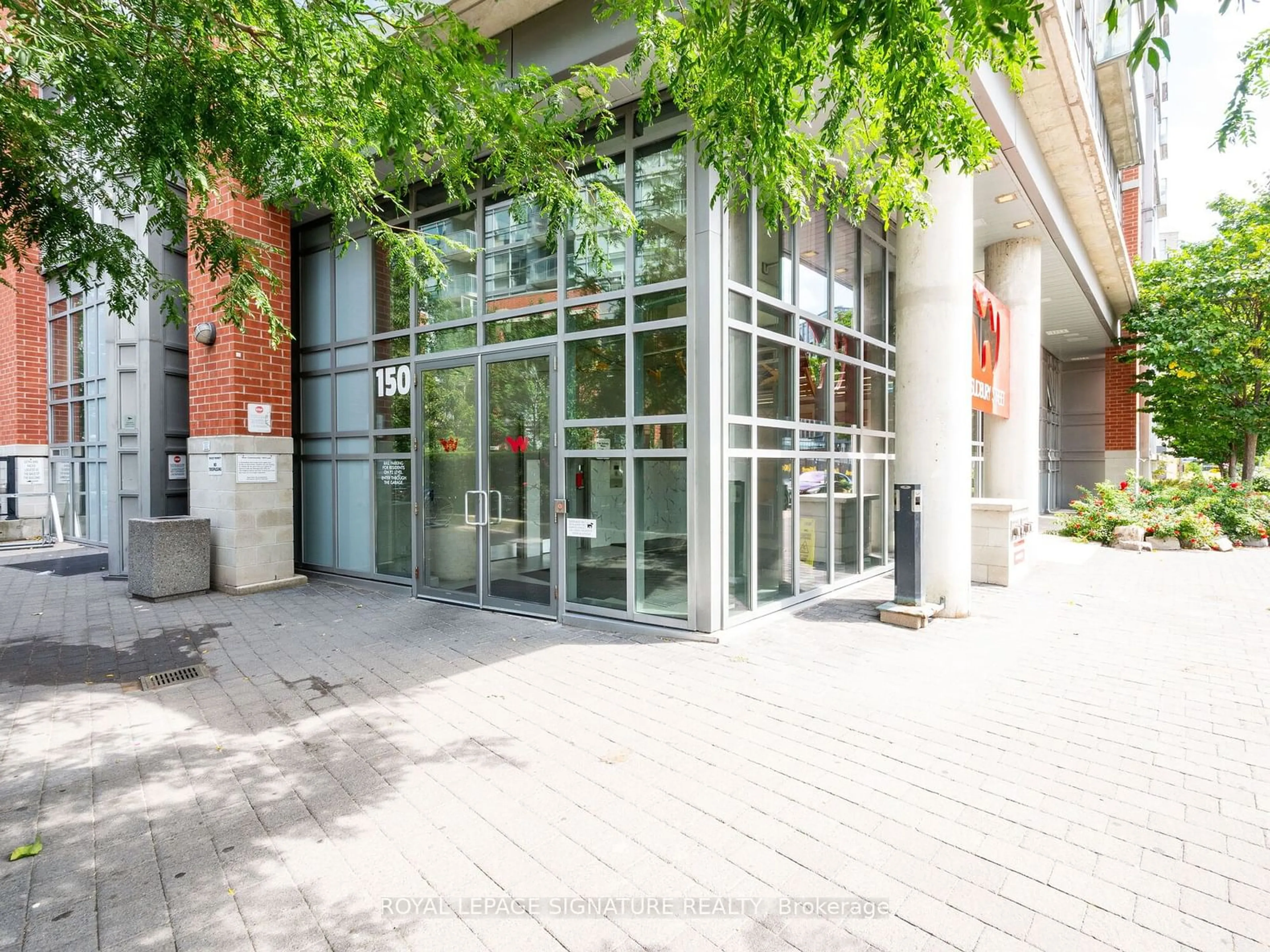 Indoor foyer for 150 Sudbury St #1111, Toronto Ontario M6J 3S8