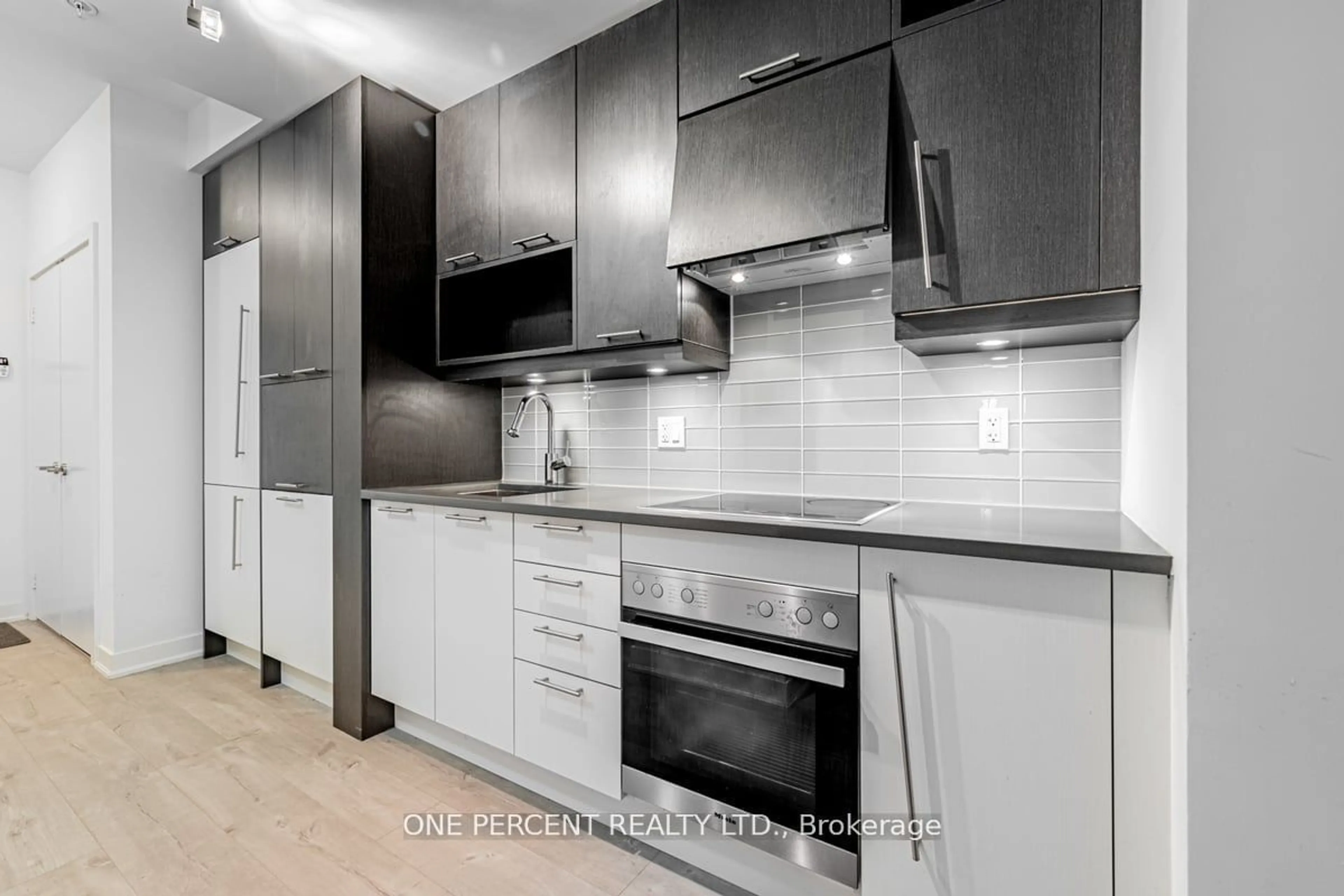 Standard kitchen, unknown for 30 Nelson St #426, Toronto Ontario M5V 0H5