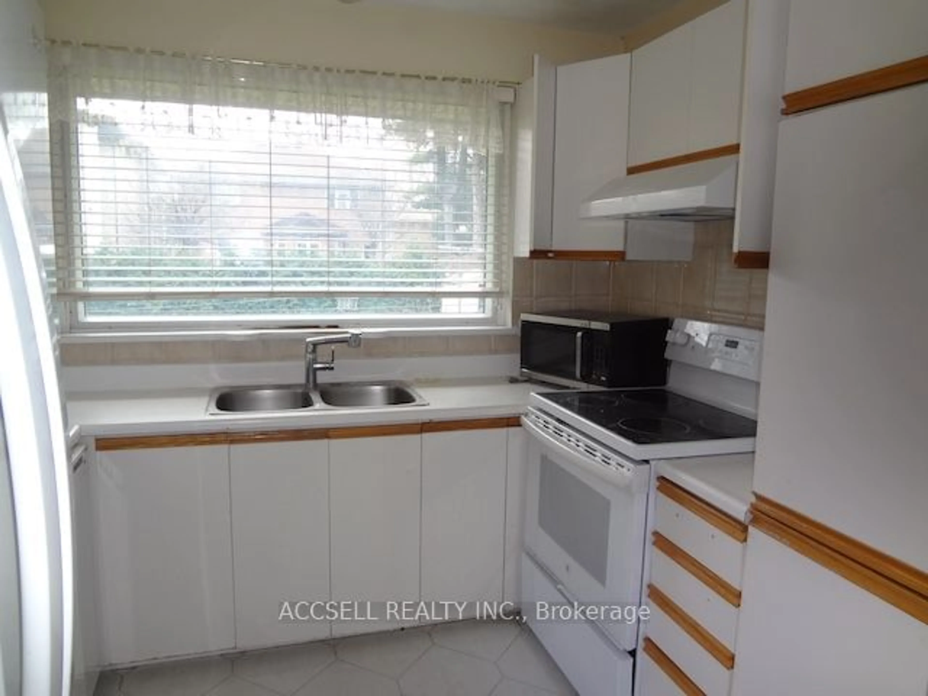 Standard kitchen, unknown for 163 Hounslow Ave, Toronto Ontario M2N 2B3