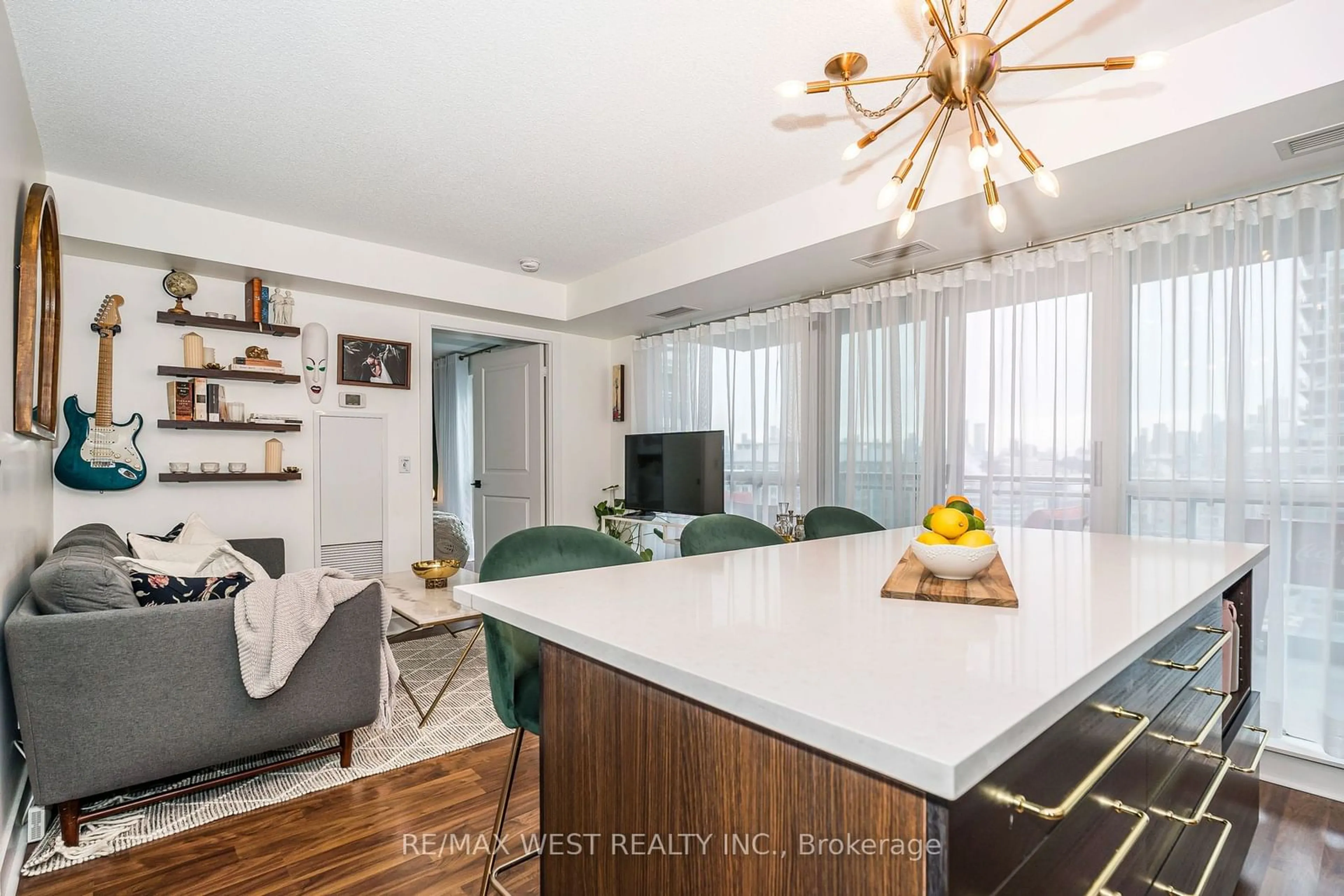 Open concept kitchen, wood/laminate floor for 100 Western Battery Rd #1601, Toronto Ontario M6K 3S2