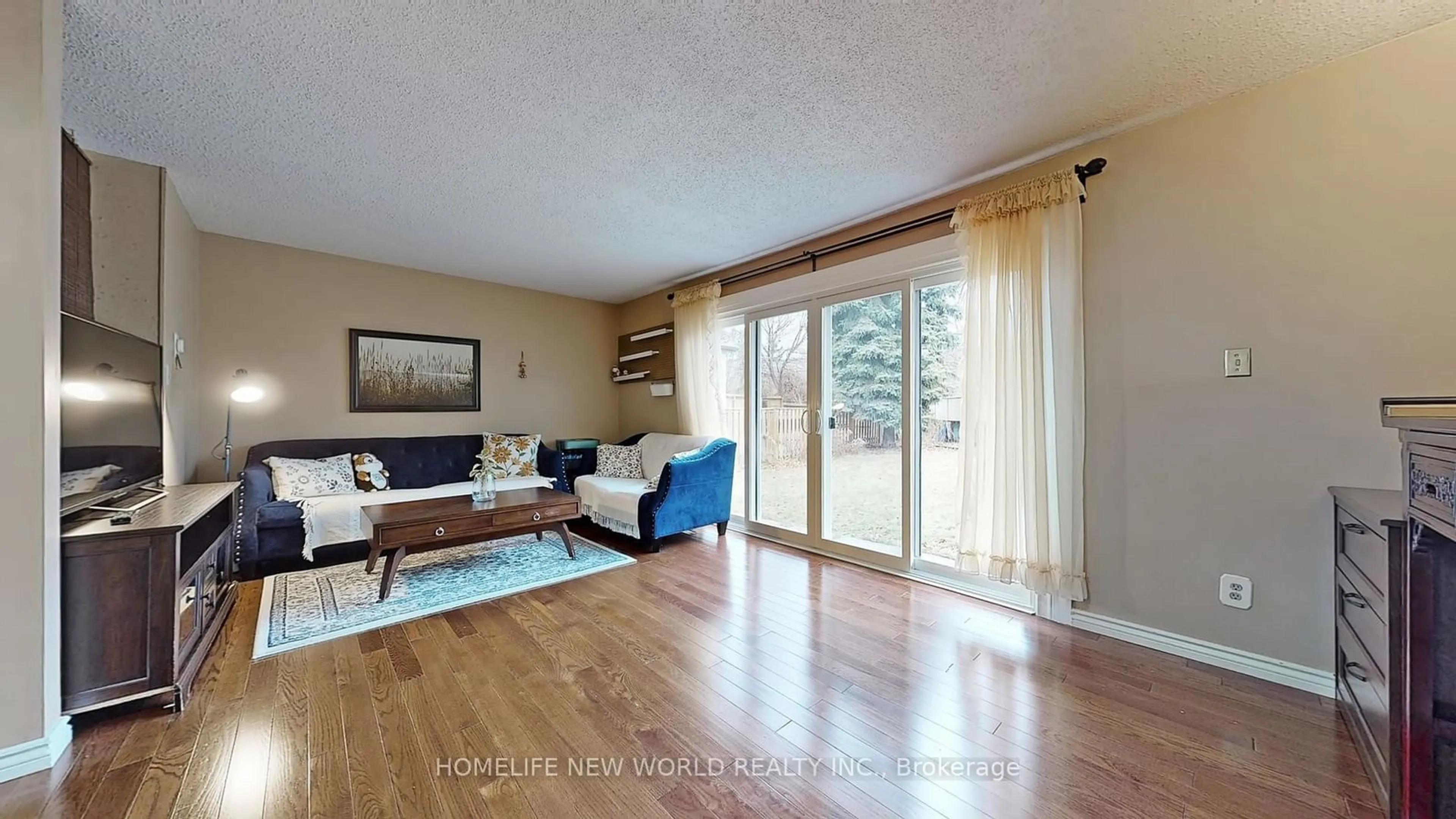 Living room with furniture, wood/laminate floor for 227 Hollyberry Tr, Toronto Ontario M2H 2P3