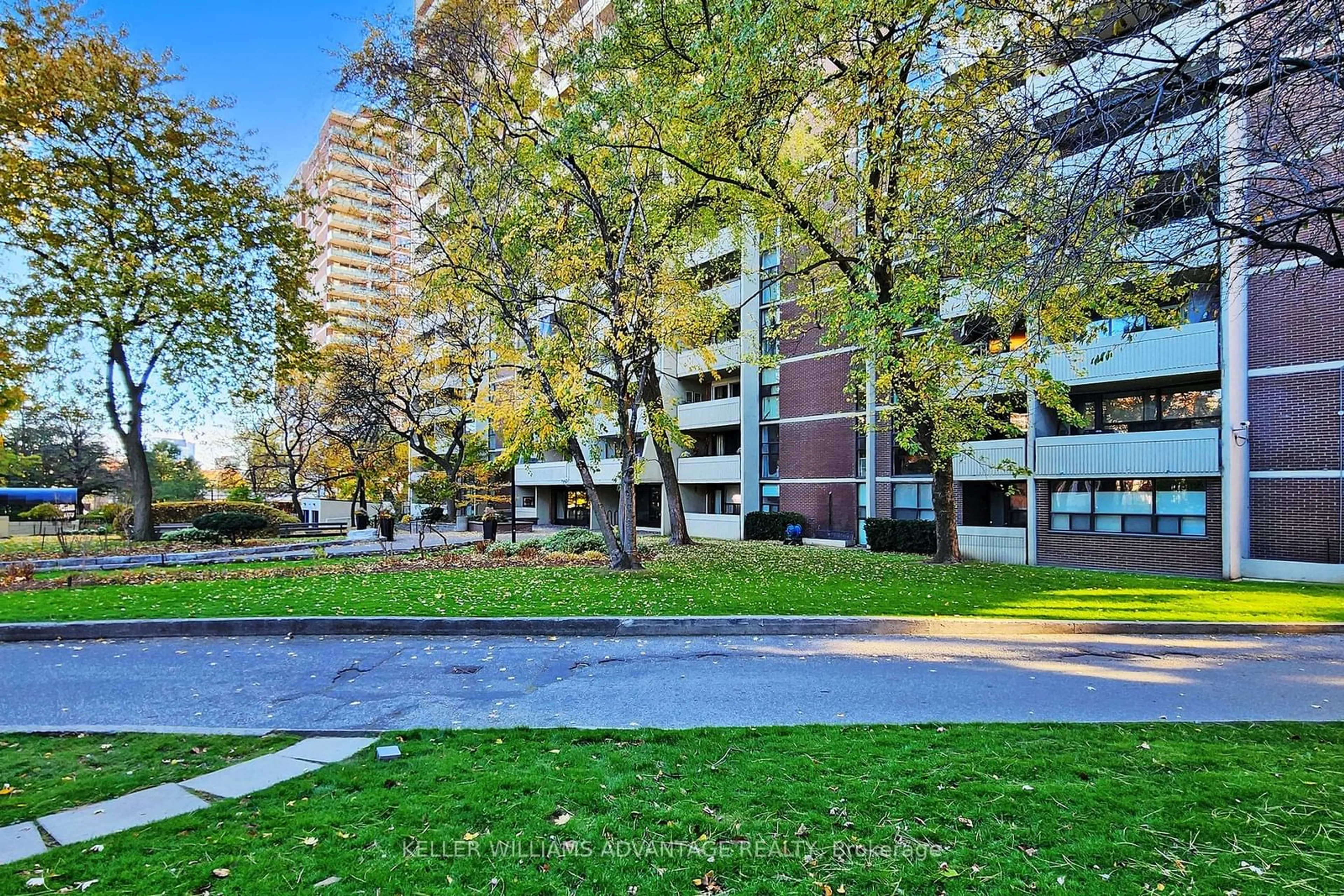 Patio, street for 40 Homewood Ave #1608, Toronto Ontario M4Y 2K2