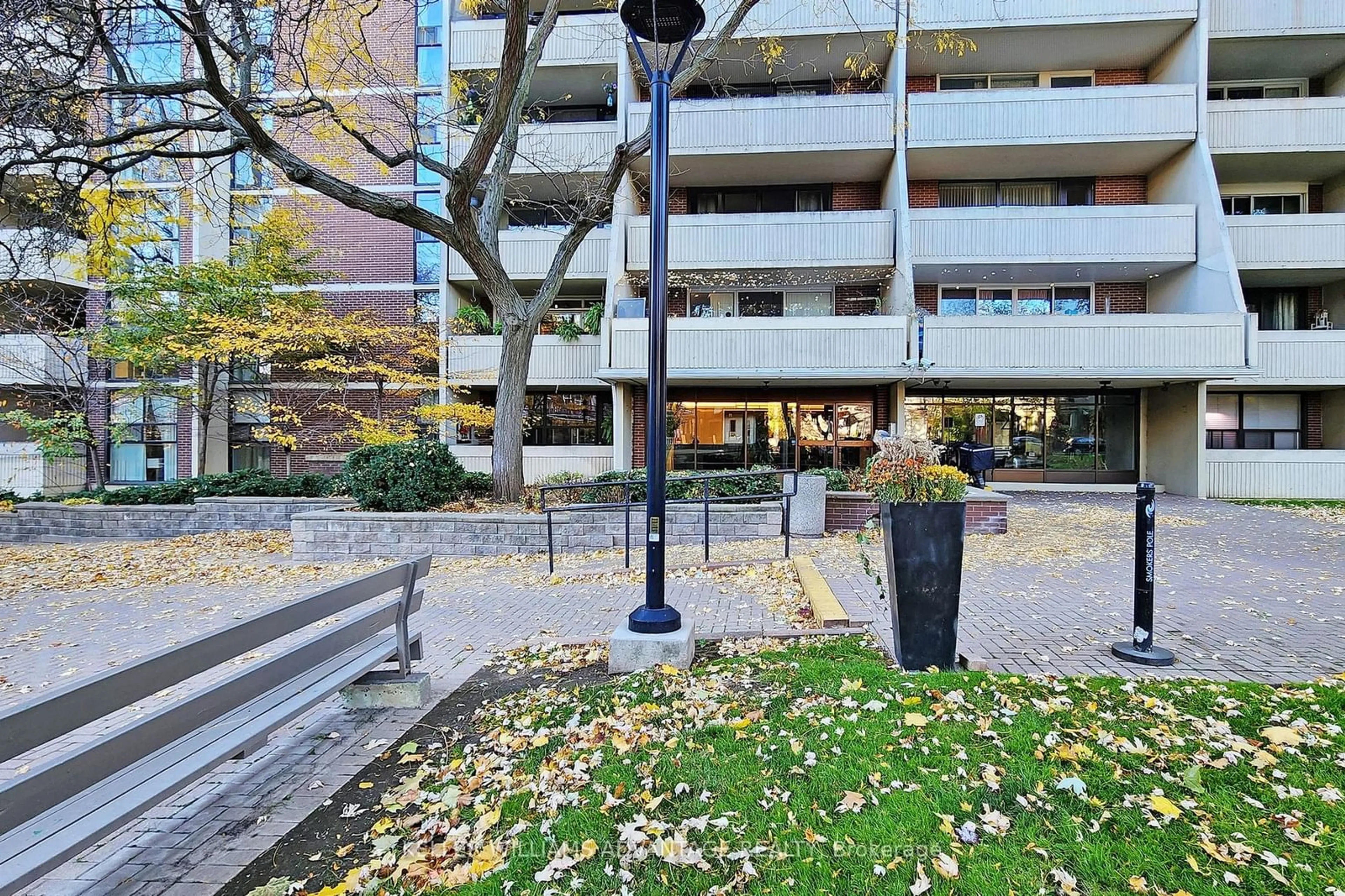 Patio, street for 40 Homewood Ave #1608, Toronto Ontario M4Y 2K2