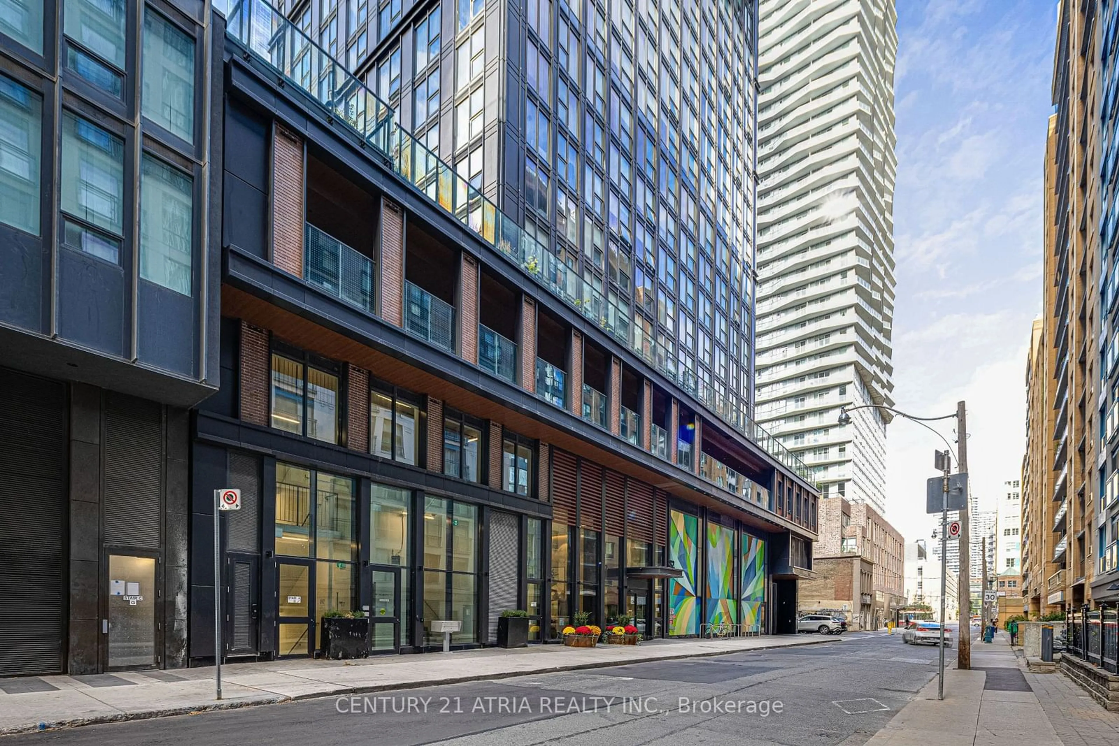 Patio, street for 82 Dalhousie St #1915, Toronto Ontario M5B 0C5