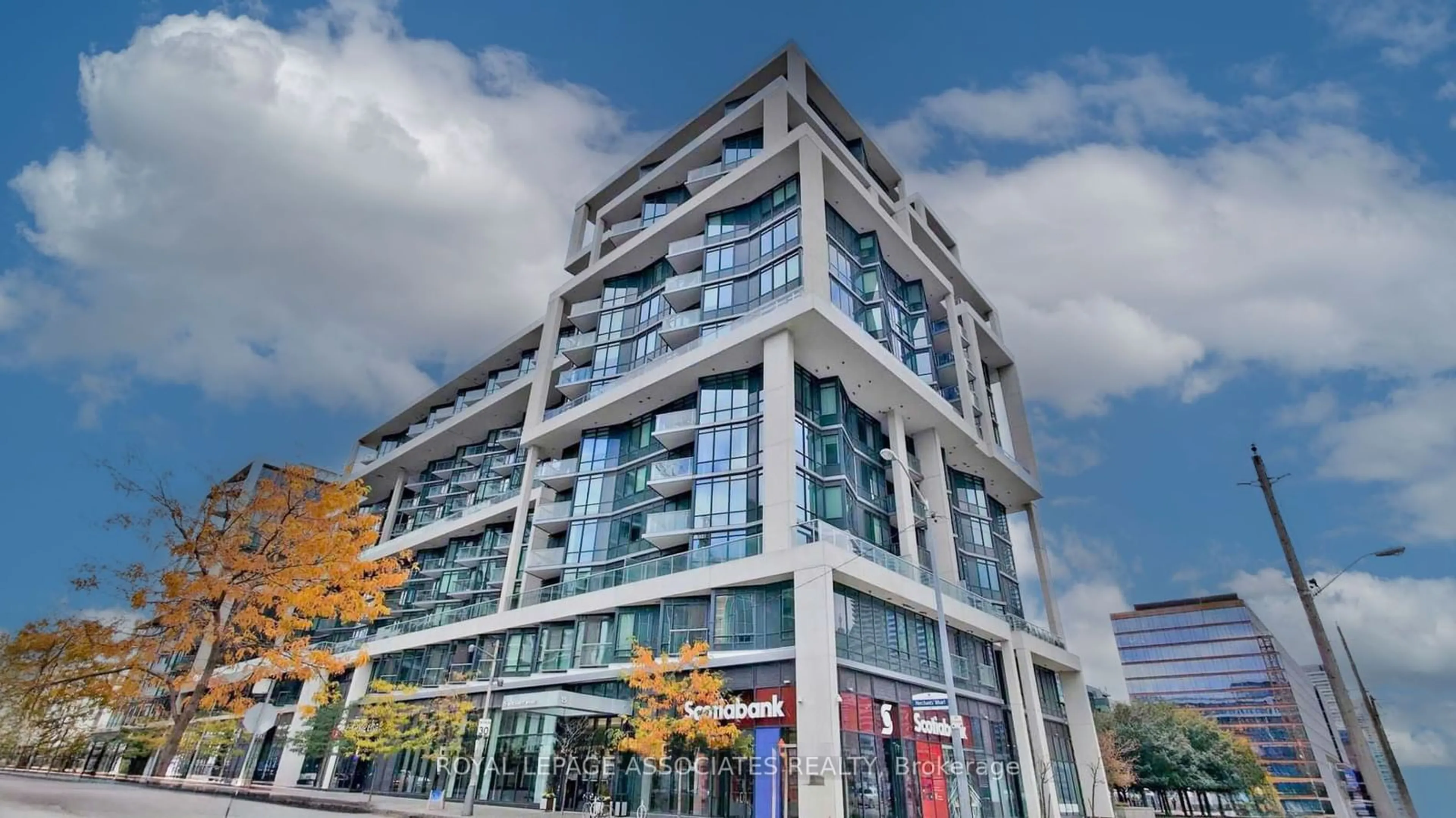 Indoor foyer for 15 Merchants' Wharf #507, Toronto Ontario M5A 0N8