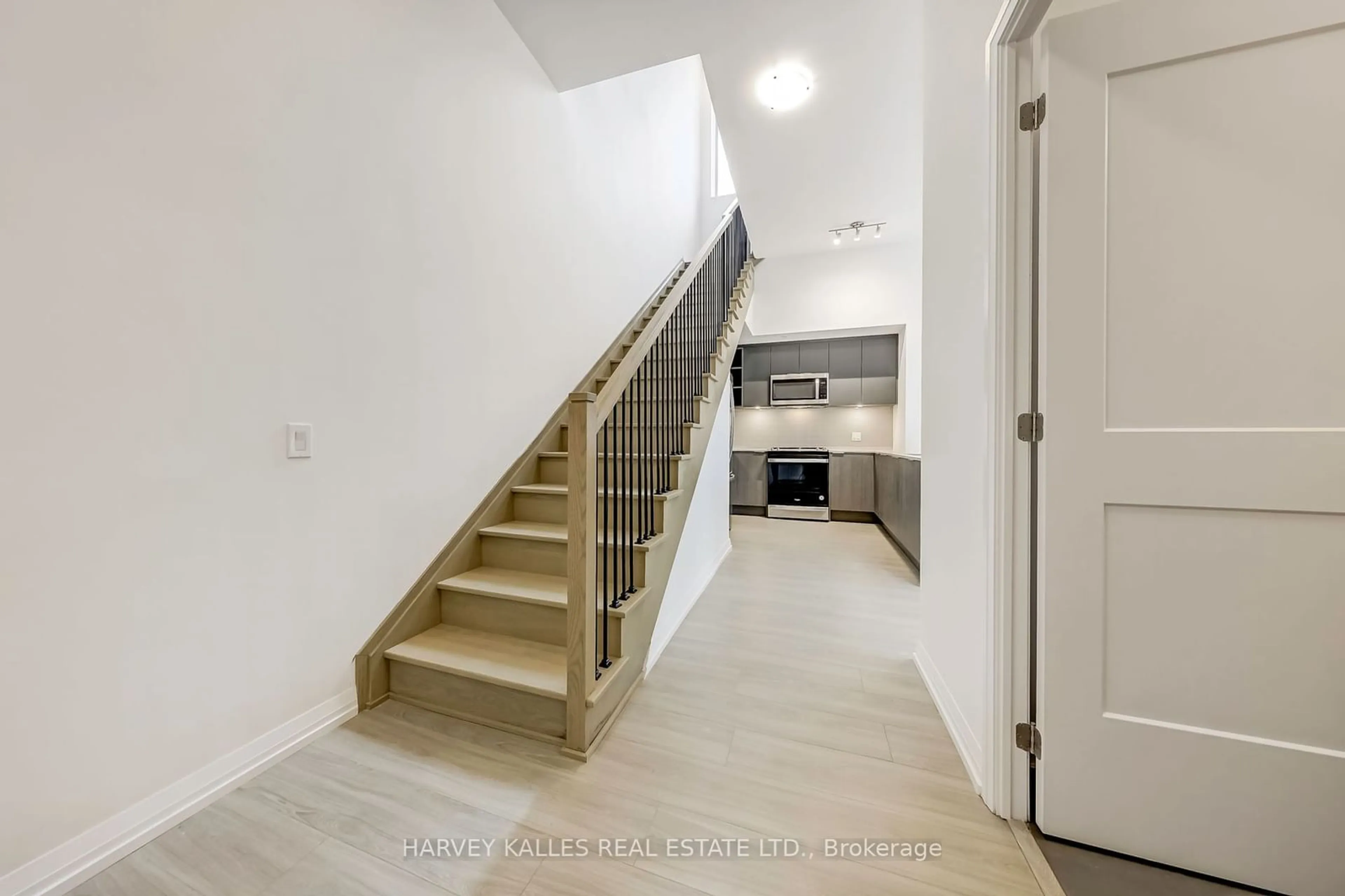 Stairs for 25 Holly St #TH109, Toronto Ontario M4S 0E3