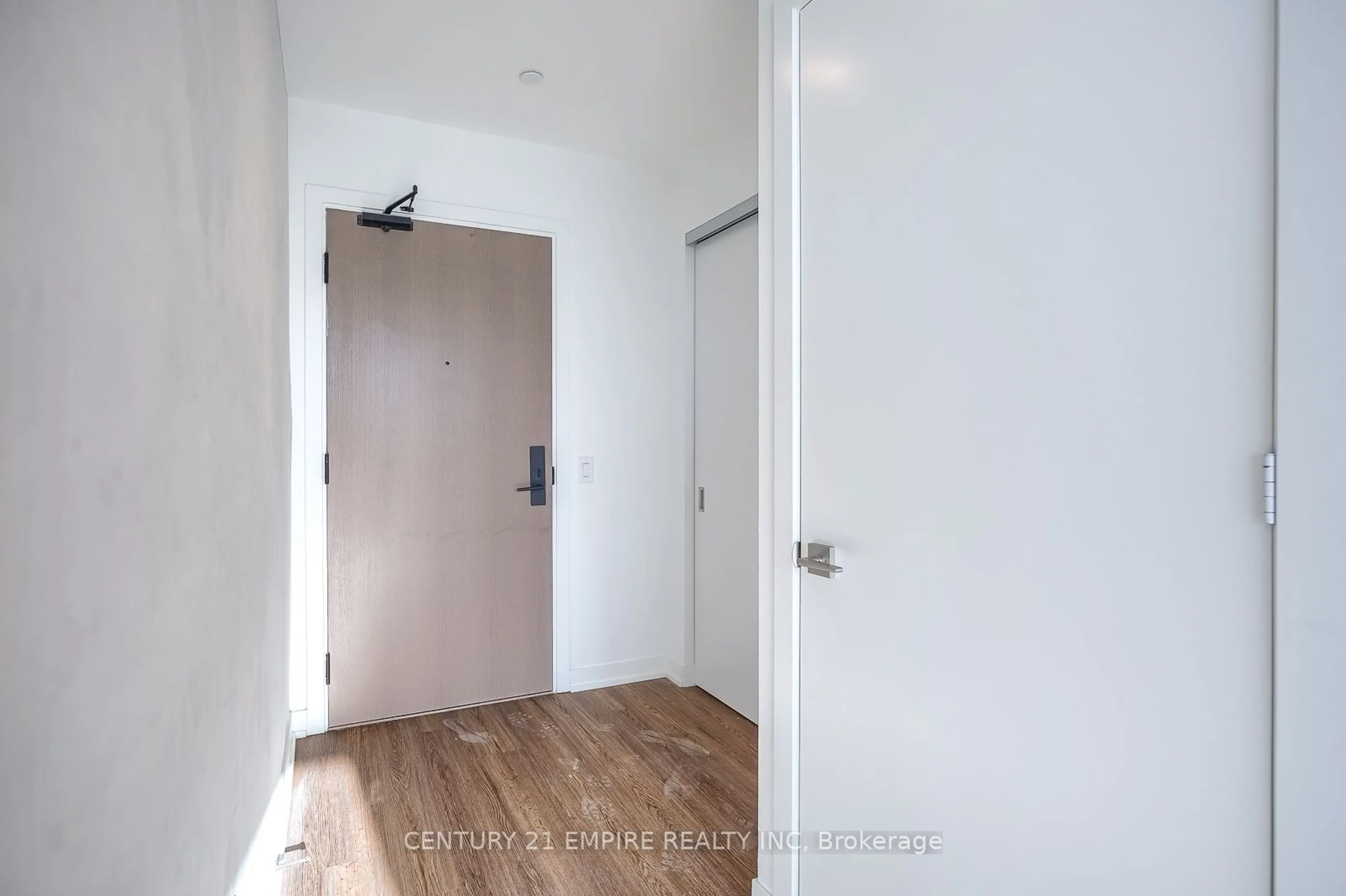 Indoor entryway for 195 McCaul St #2002, Toronto Ontario M5A 0S8