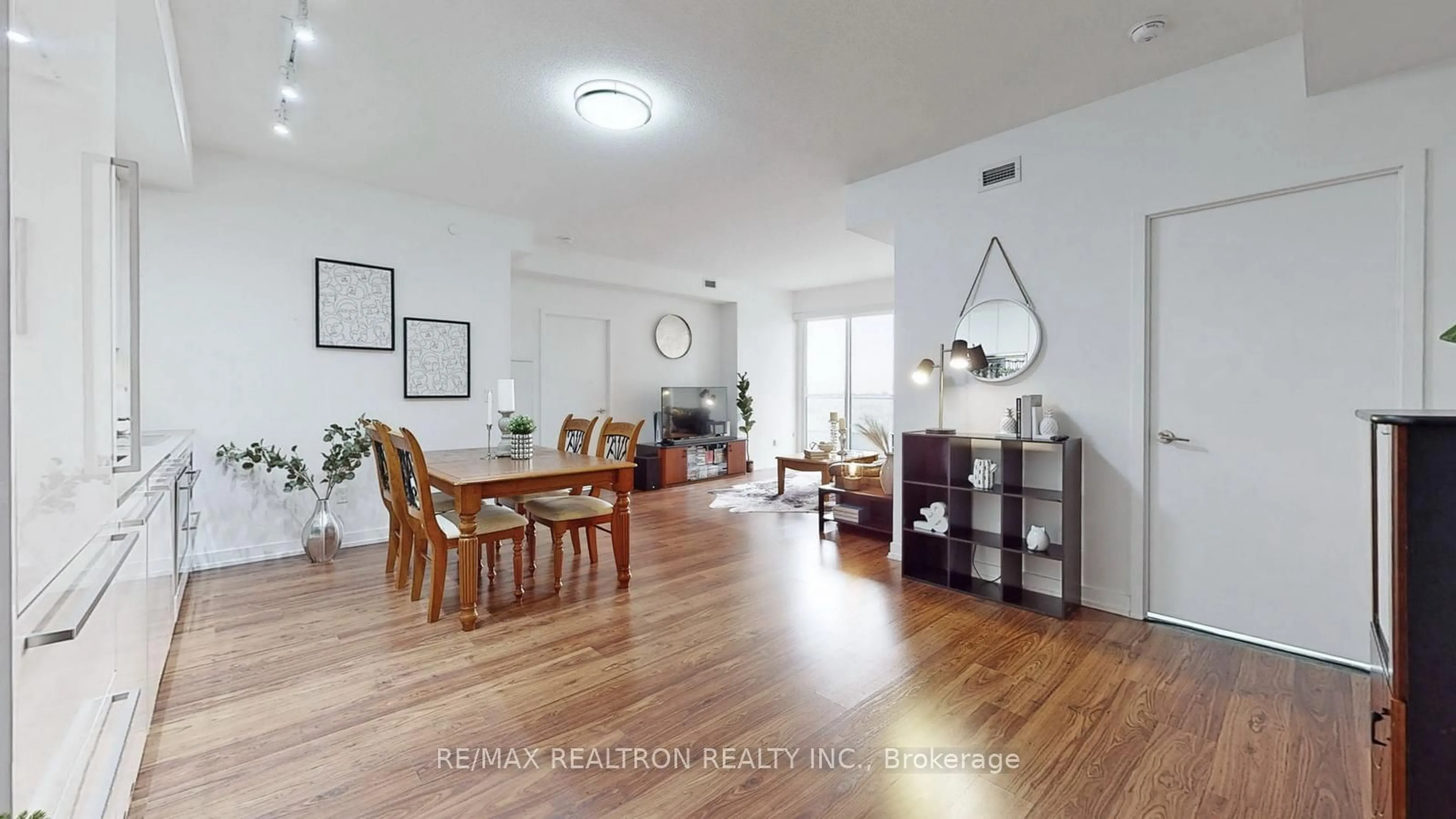 Living room with furniture, wood/laminate floor for 115 Mcmahon Dr #2711, Toronto Ontario M2K 0E4