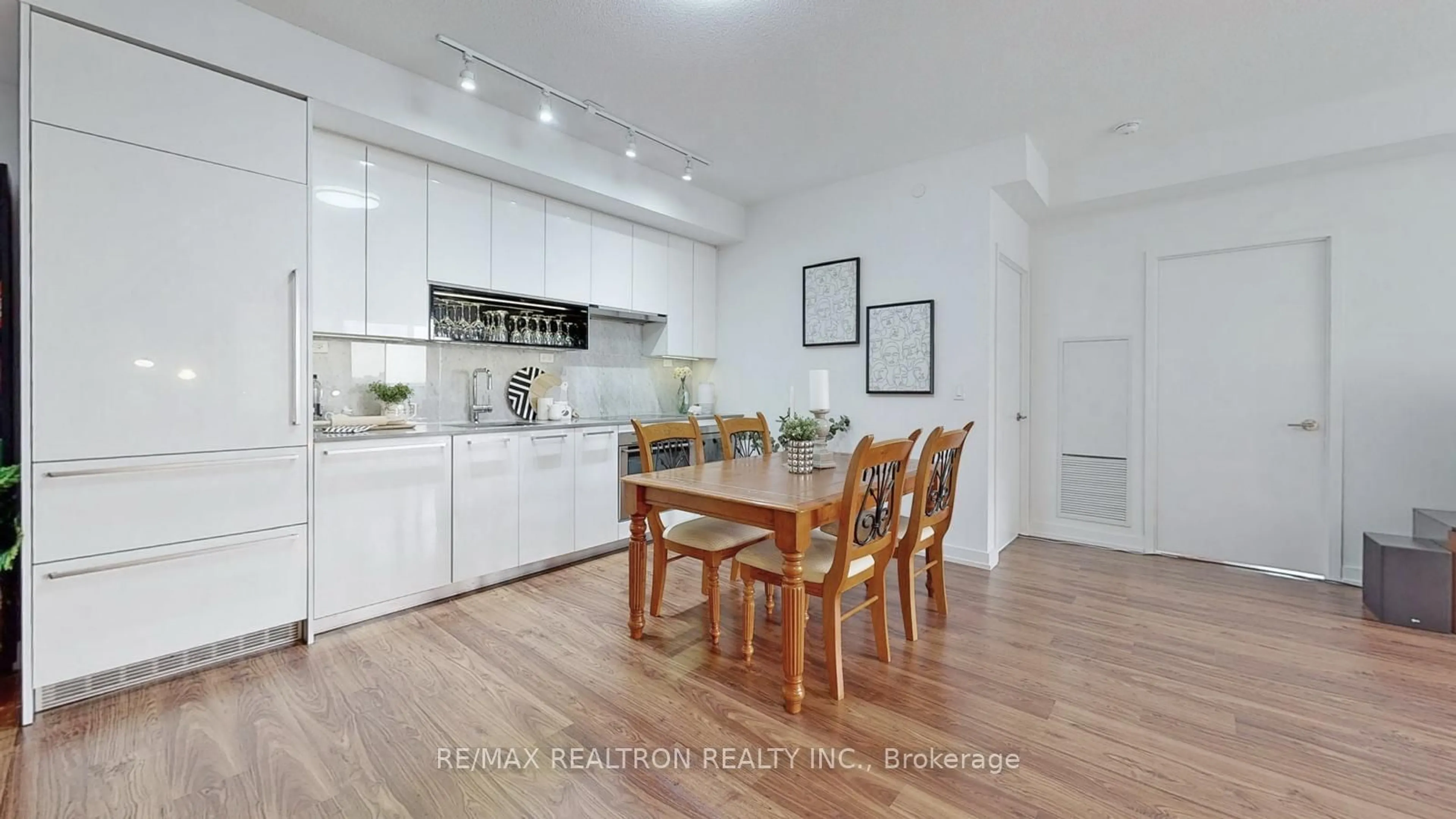 Open concept kitchen, wood/laminate floor for 115 Mcmahon Dr #2711, Toronto Ontario M2K 0E4