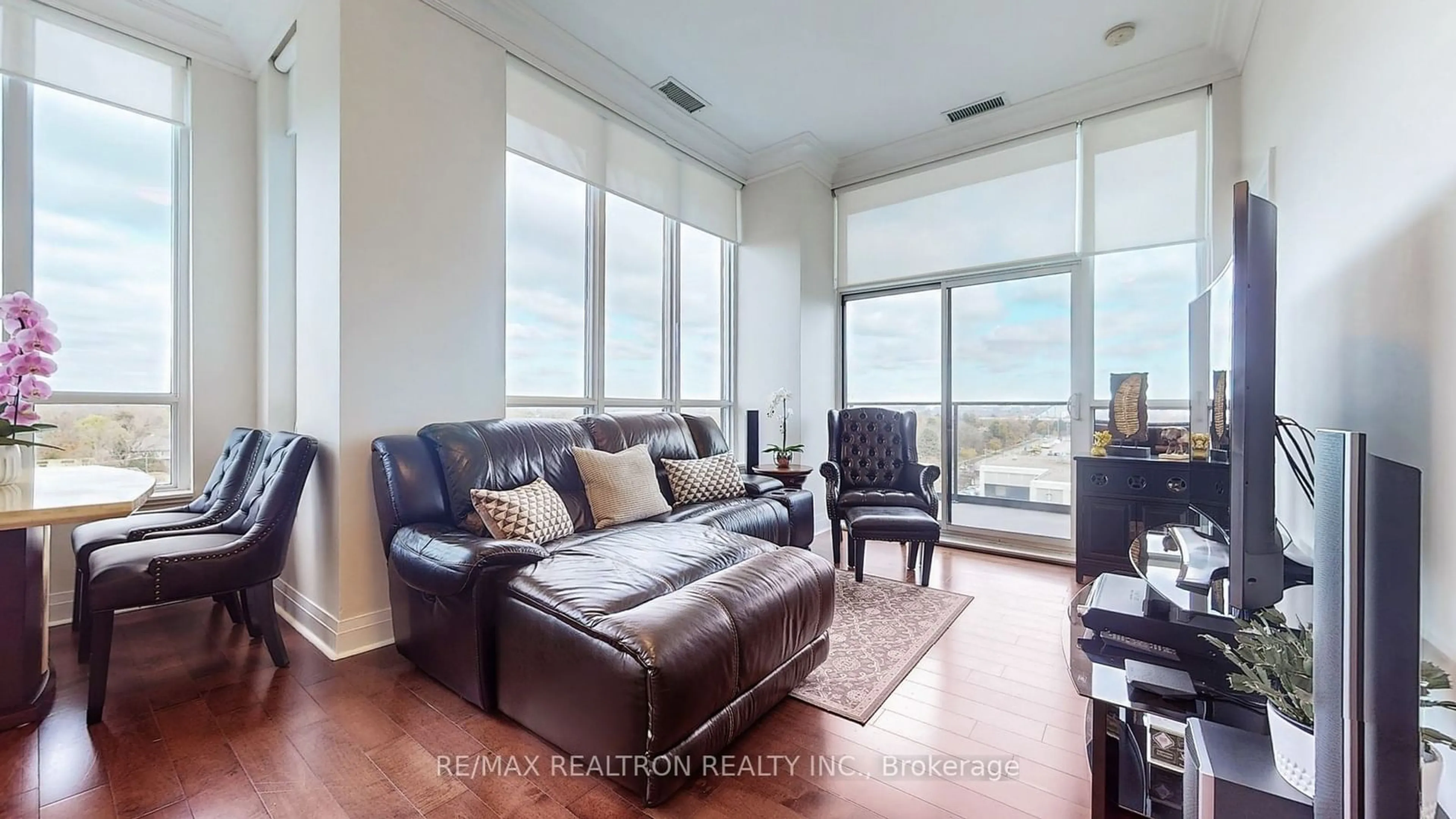 Living room with furniture, wood/laminate floor for 399 Spring Garden Ave #Ph704, Toronto Ontario M2N 3H6