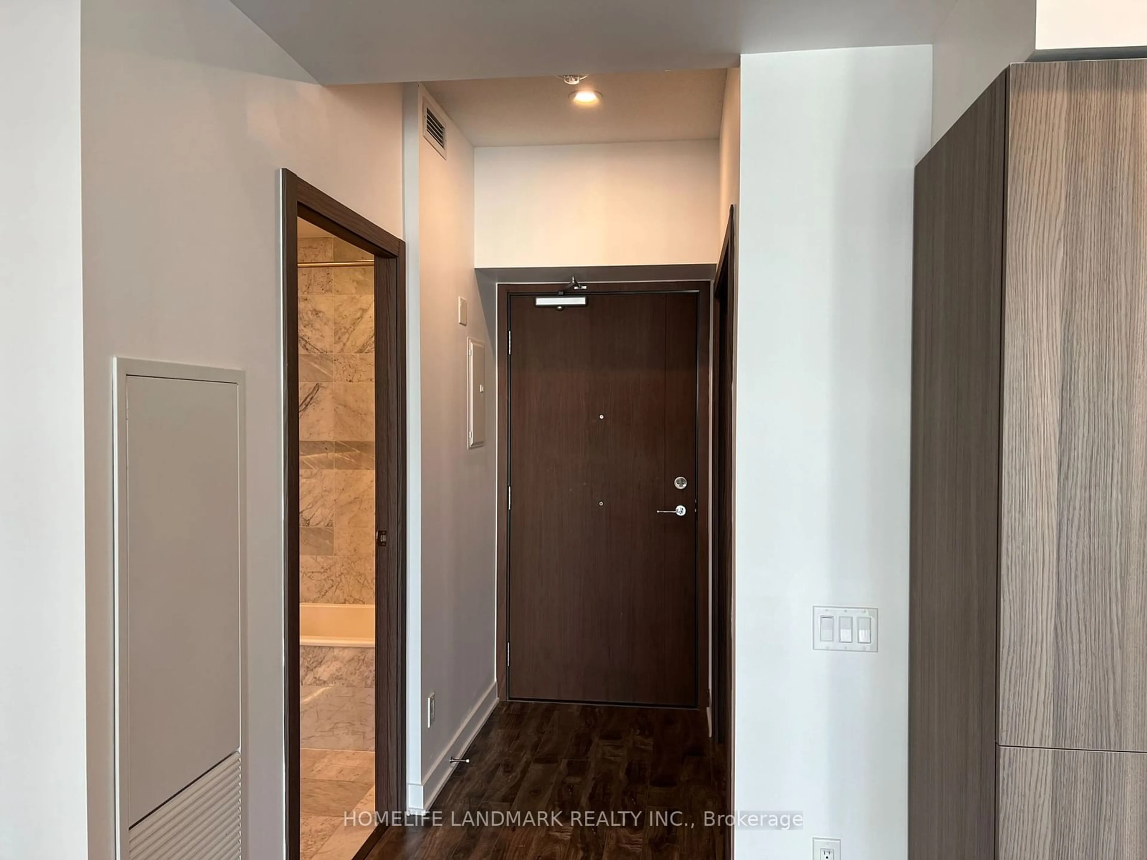 Indoor foyer for 19 Bathurst St #2510, Toronto Ontario M5V 2P1