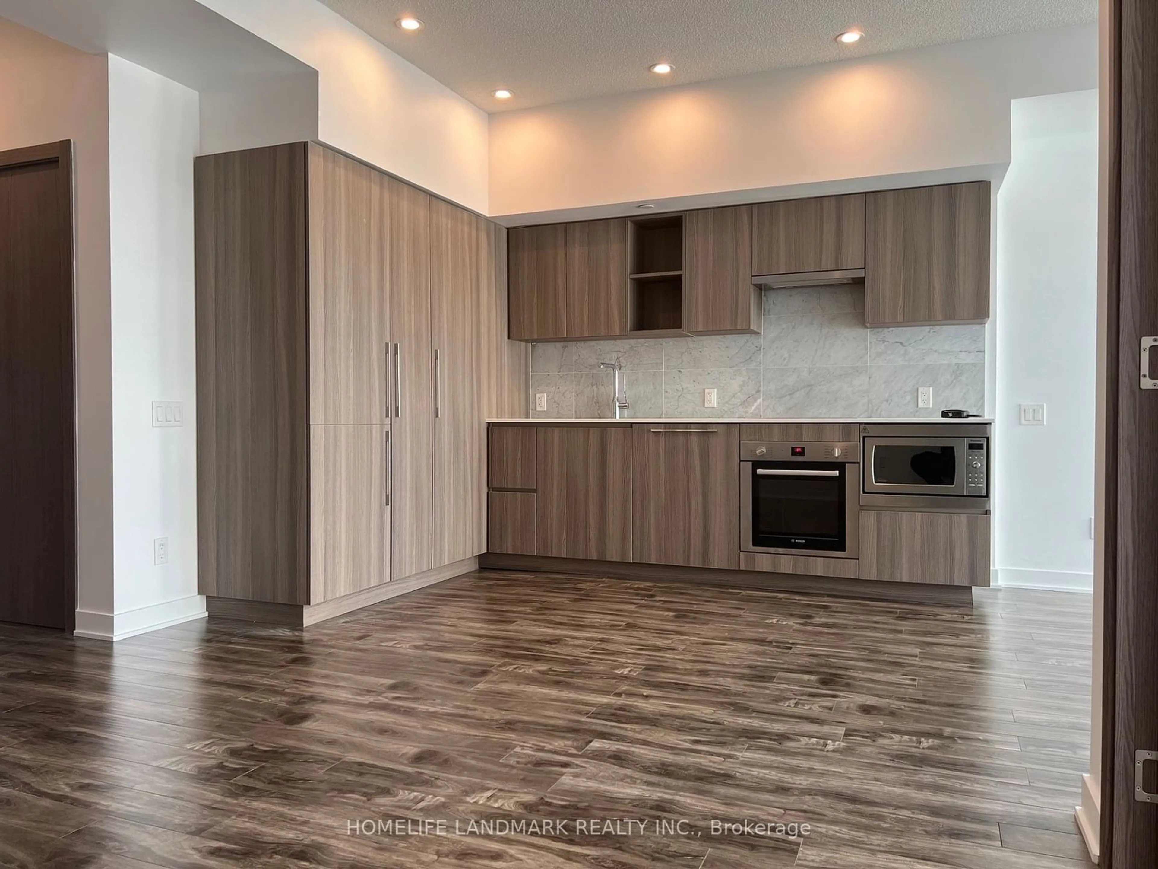 Open concept kitchen, wood/laminate floor for 19 Bathurst St #2510, Toronto Ontario M5V 2P1