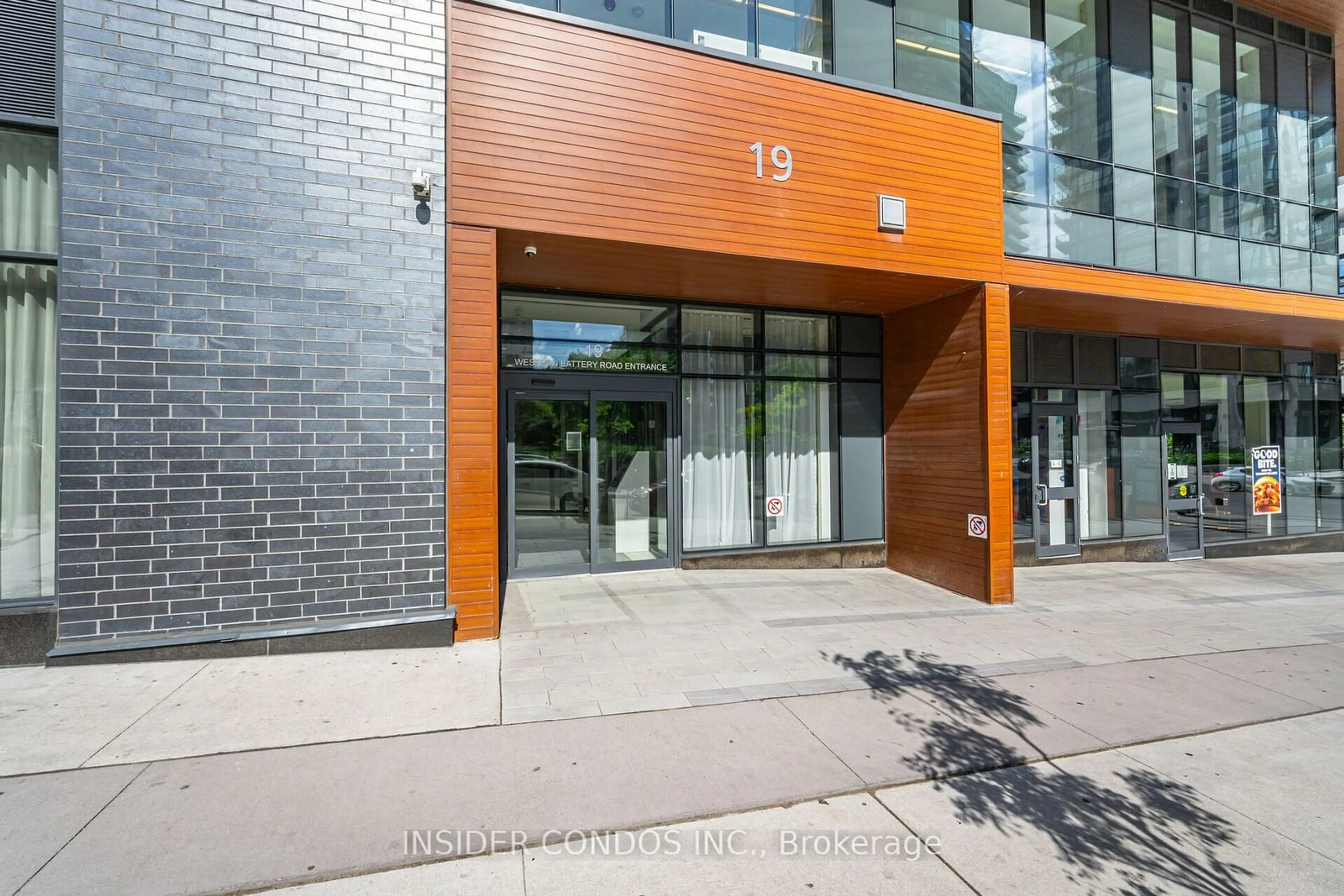 Indoor foyer for 19 Western Battery Rd #3217, Toronto Ontario M6K 0E3