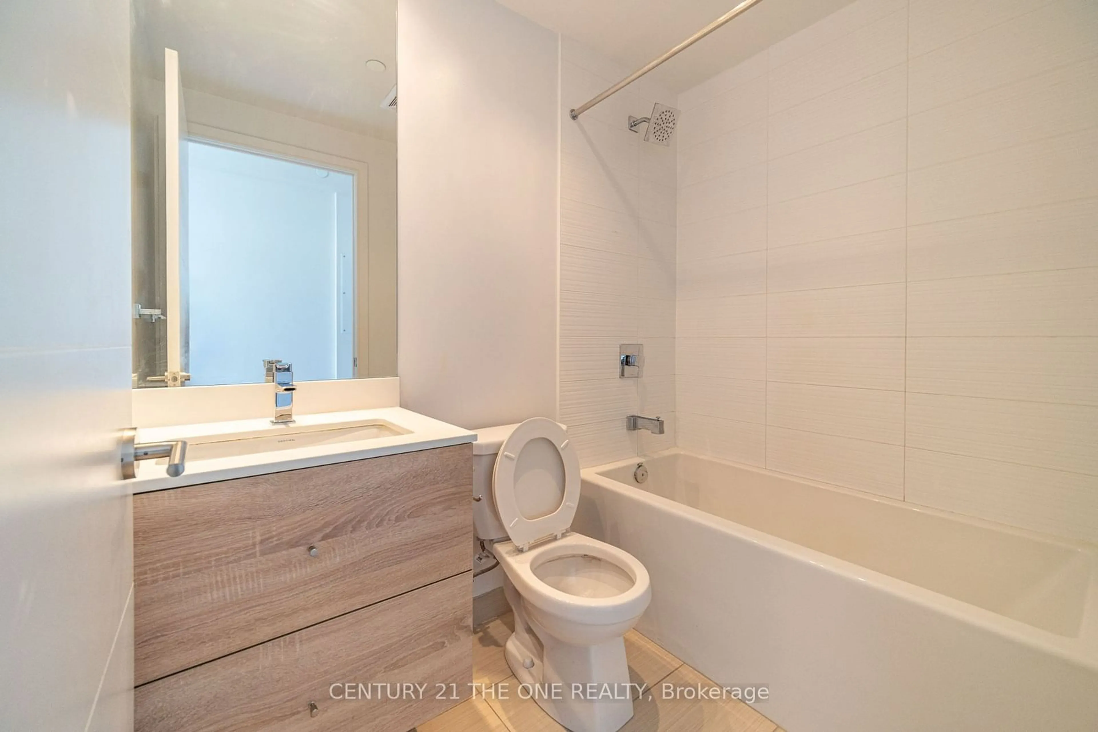 Standard bathroom, unknown for 525 Adelaide St #PH20, Toronto Ontario M5V 0N7