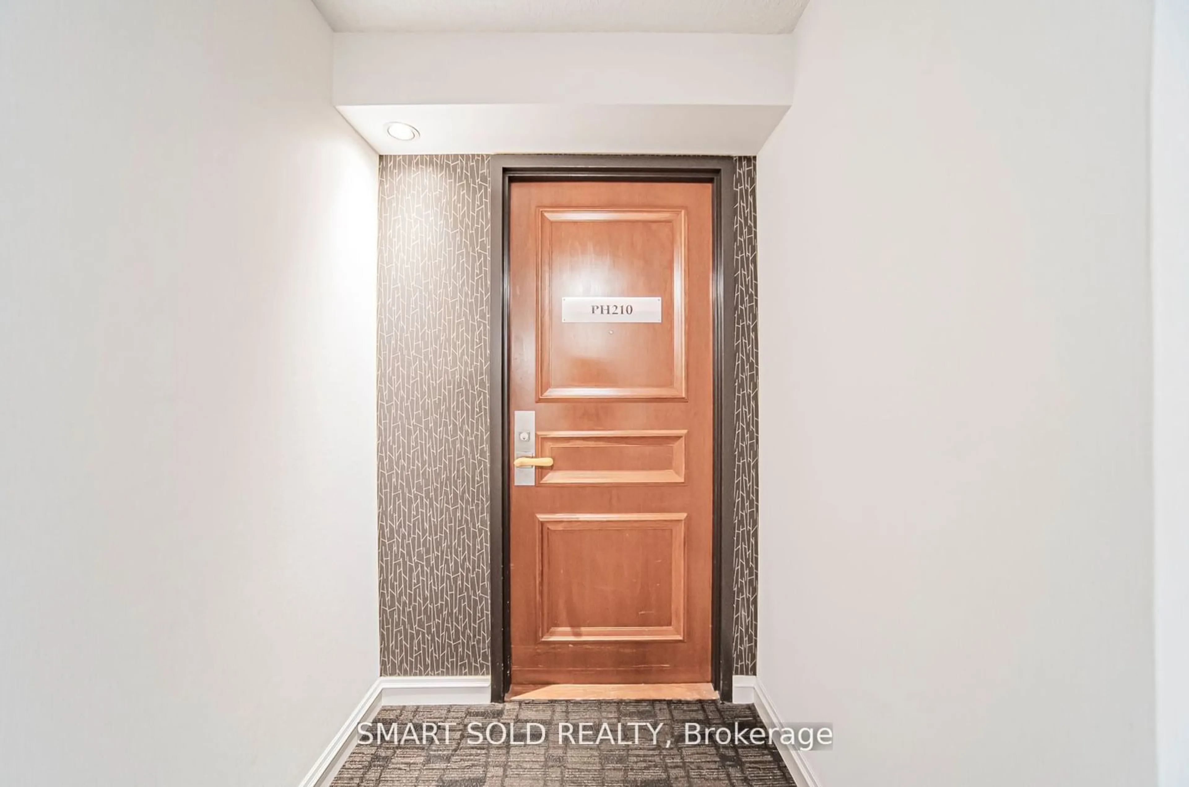 Indoor entryway for 256 Doris Ave #PH210, Toronto Ontario M2N 6X8