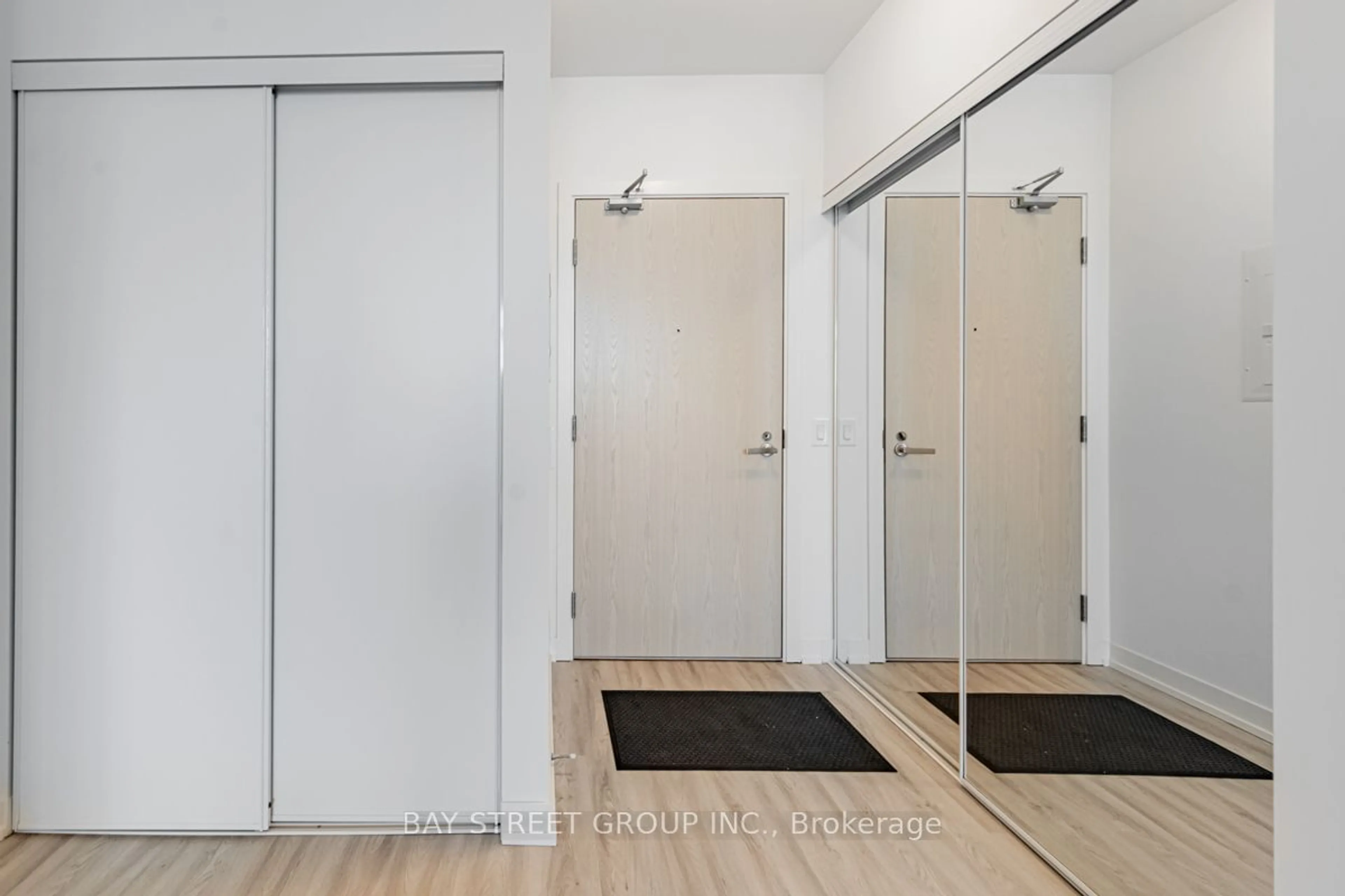 Indoor entryway for 55 cooper St #3202, Toronto Ontario M5E 0G1