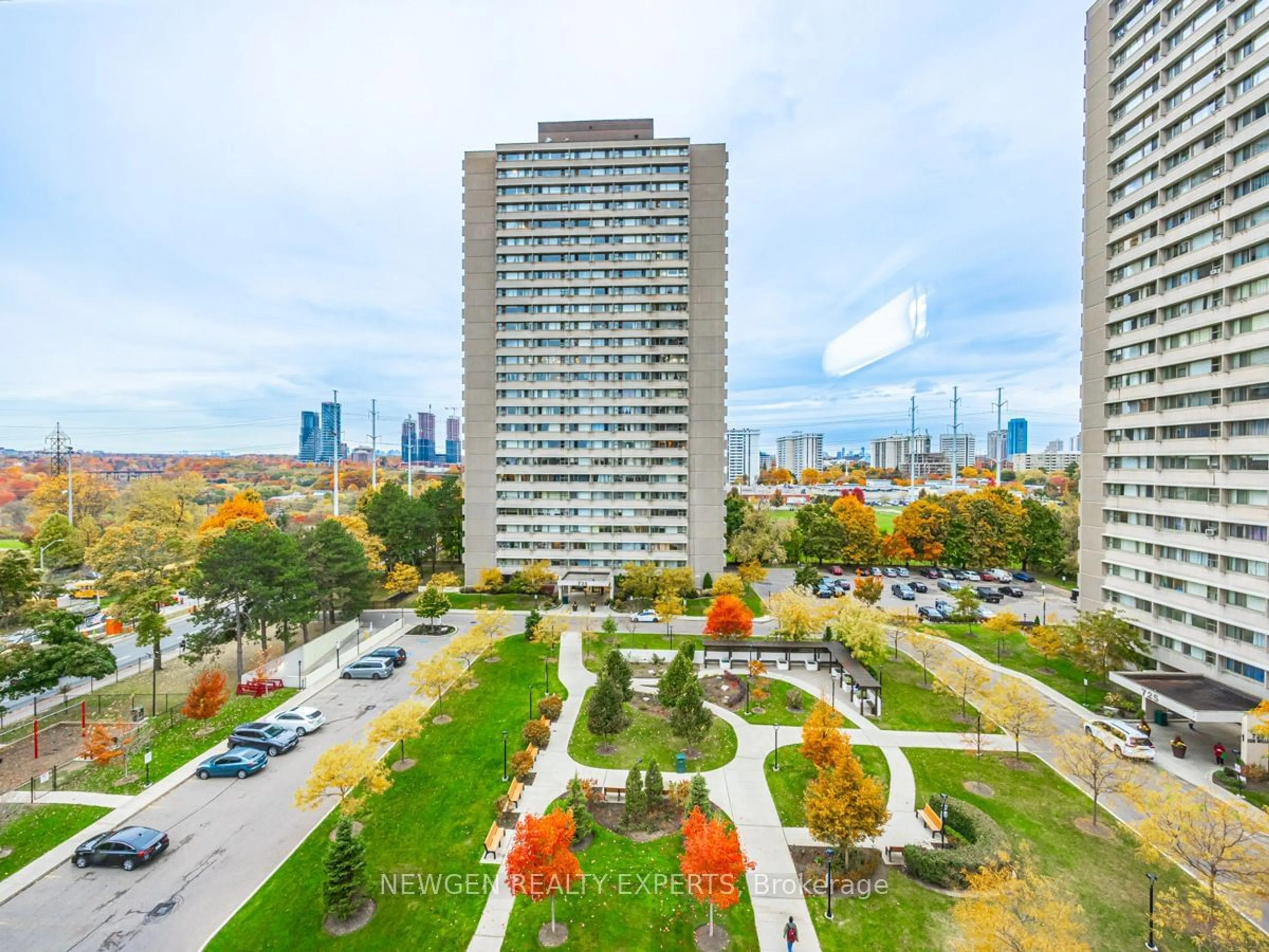 A pic from outside/outdoor area/front of a property/back of a property/a pic from drone, city buildings view from balcony for 715 Don Mills Rd #802, Toronto Ontario M3C 1S5