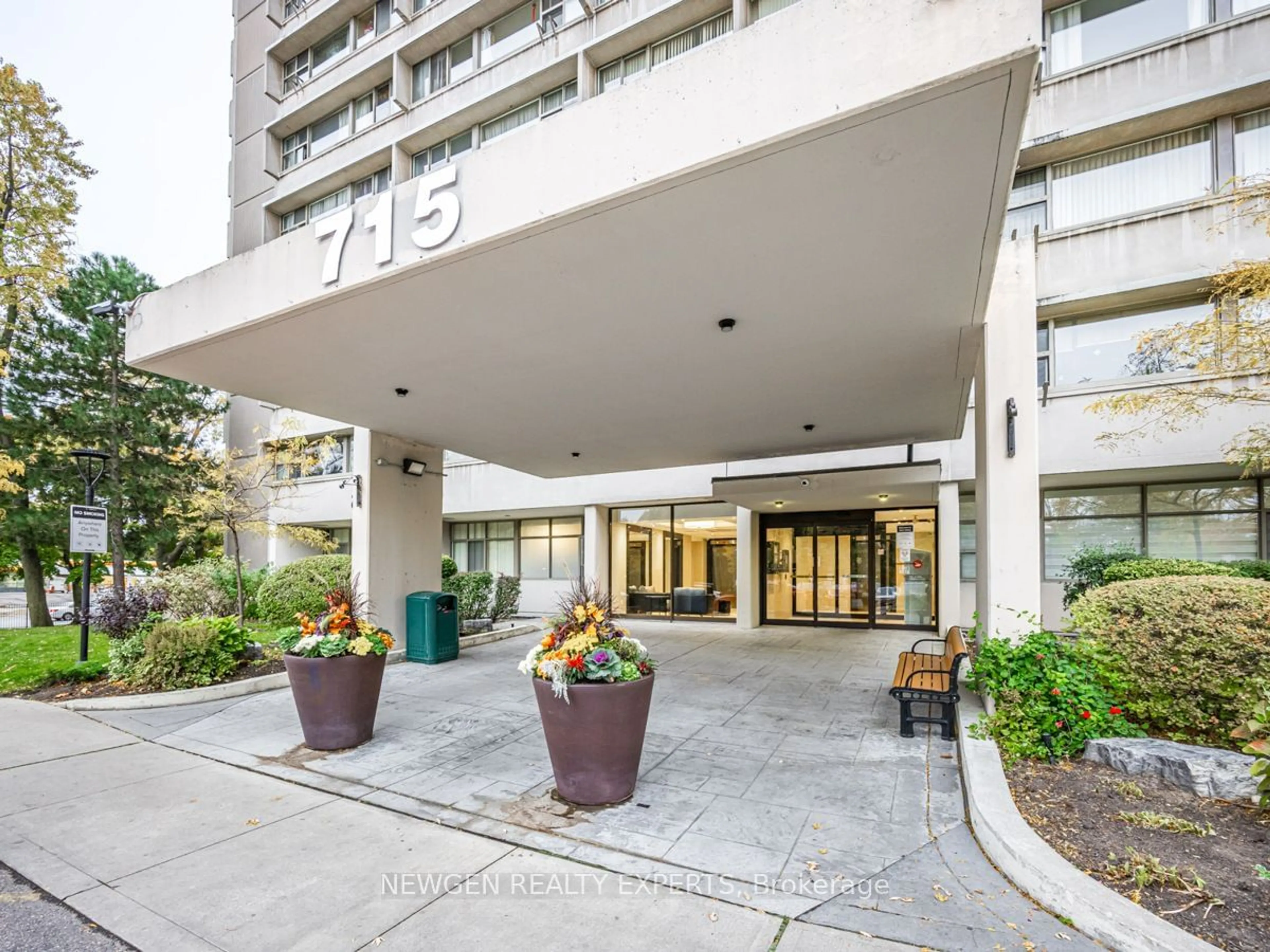 Indoor foyer for 715 Don Mills Rd #802, Toronto Ontario M3C 1S5