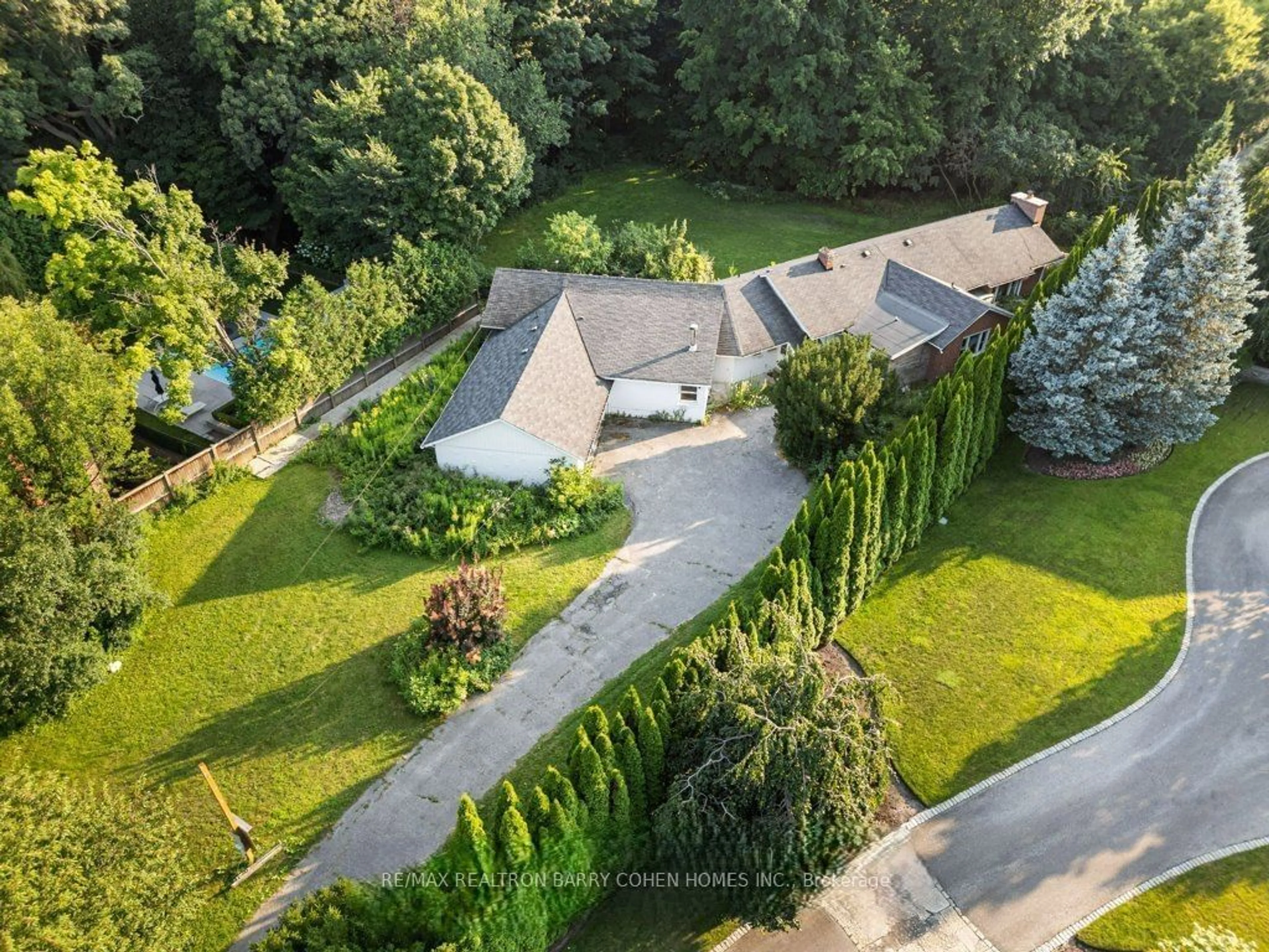 A pic from outside/outdoor area/front of a property/back of a property/a pic from drone, street for 78 Arjay Cres, Toronto Ontario M2L 1C7