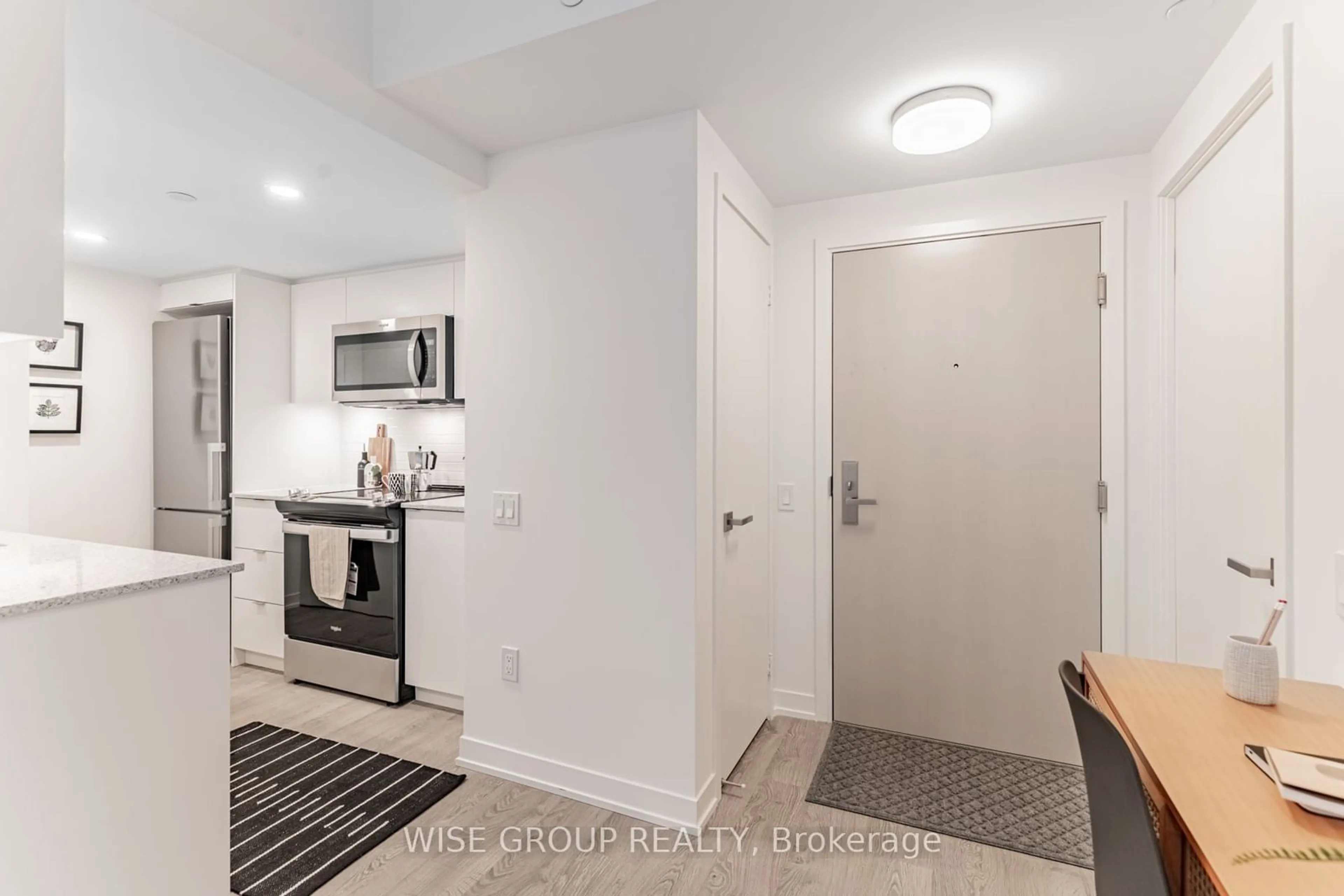 Indoor entryway for 500 Wilson Ave #406, Toronto Ontario M3H 5Y9