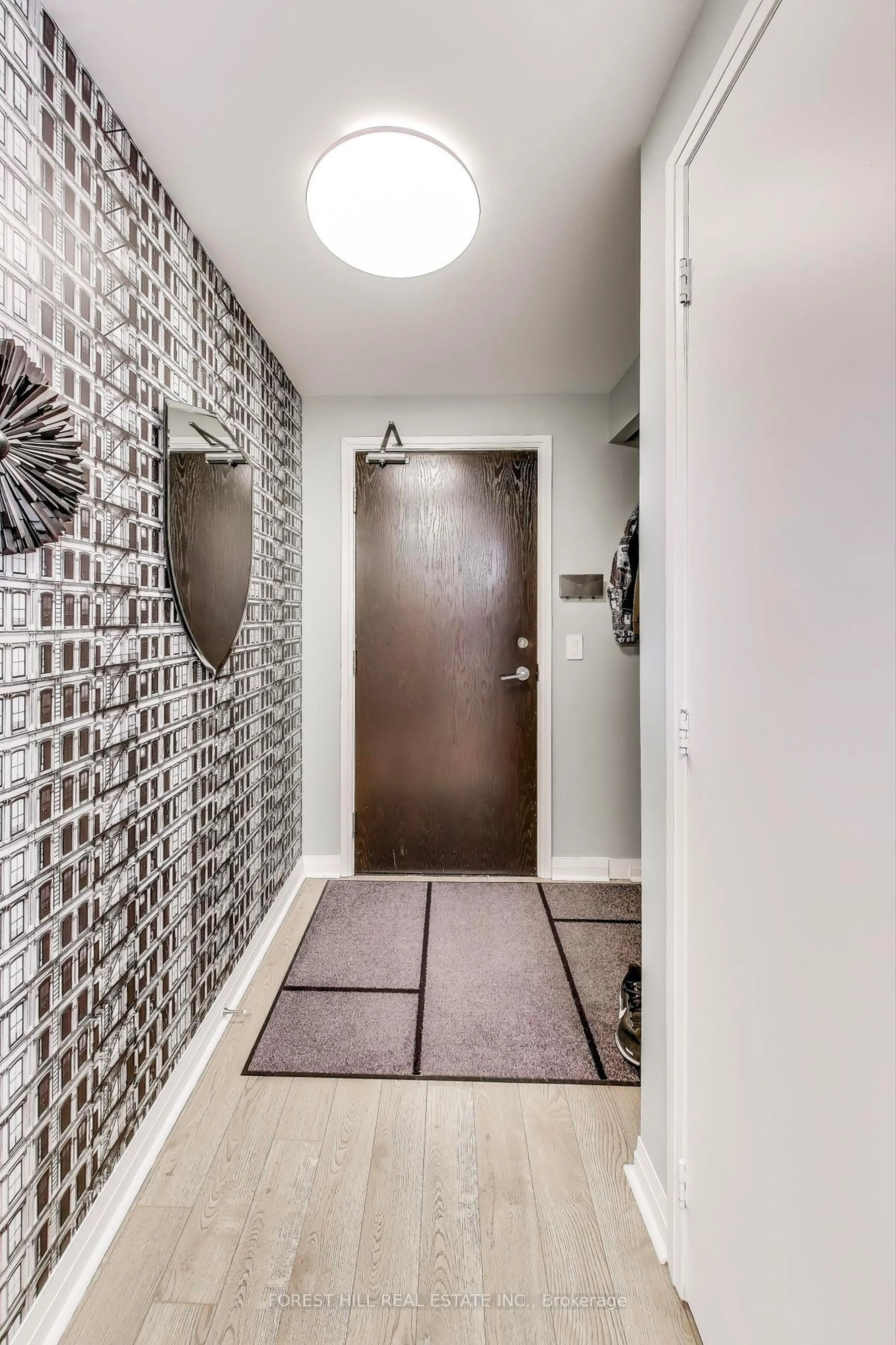 Indoor entryway for 25 Cole St #813, Toronto Ontario M5A 4M3