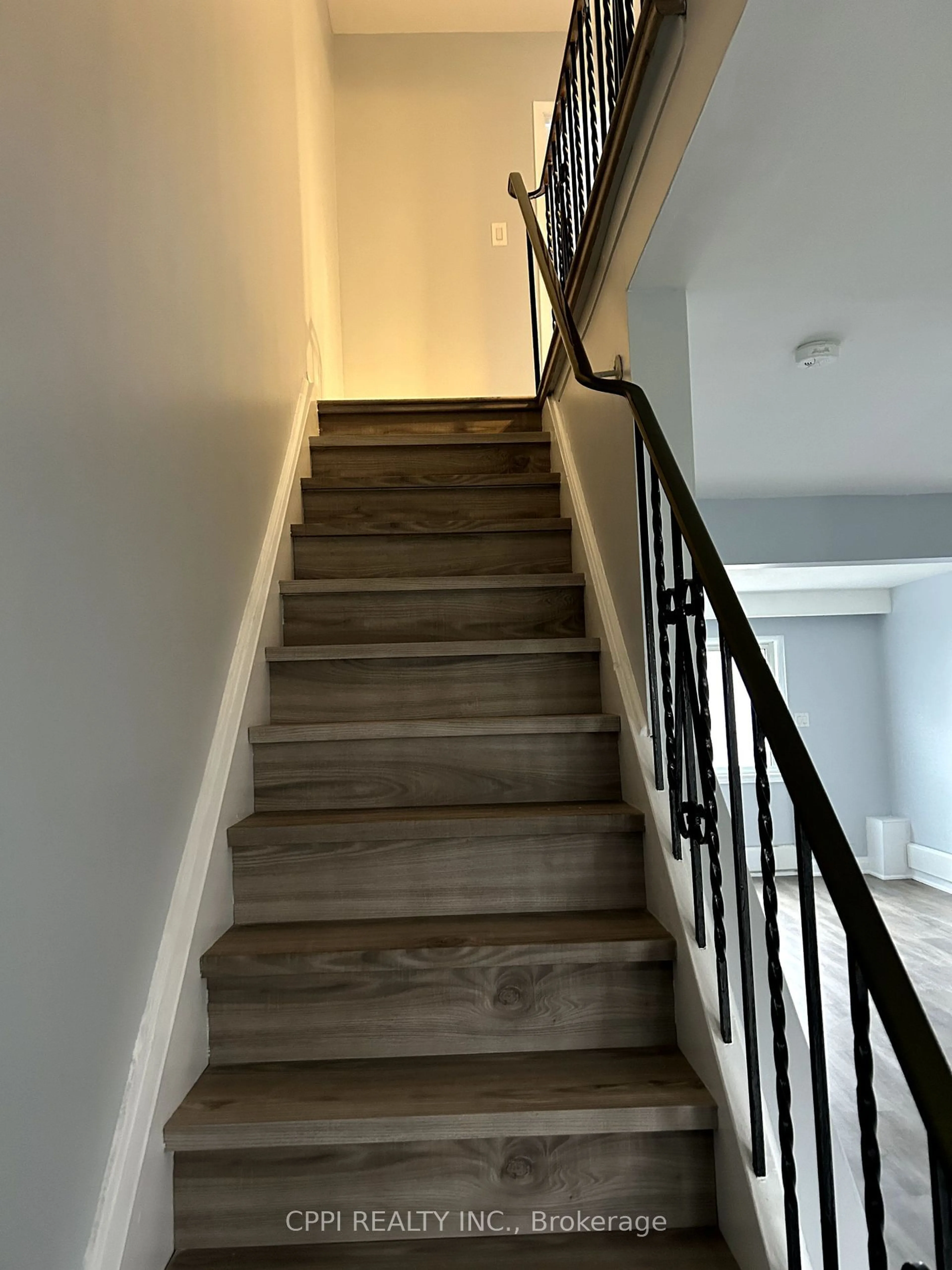 Stairs for 69 Godstone Rd #125, Toronto Ontario M2J 3C8