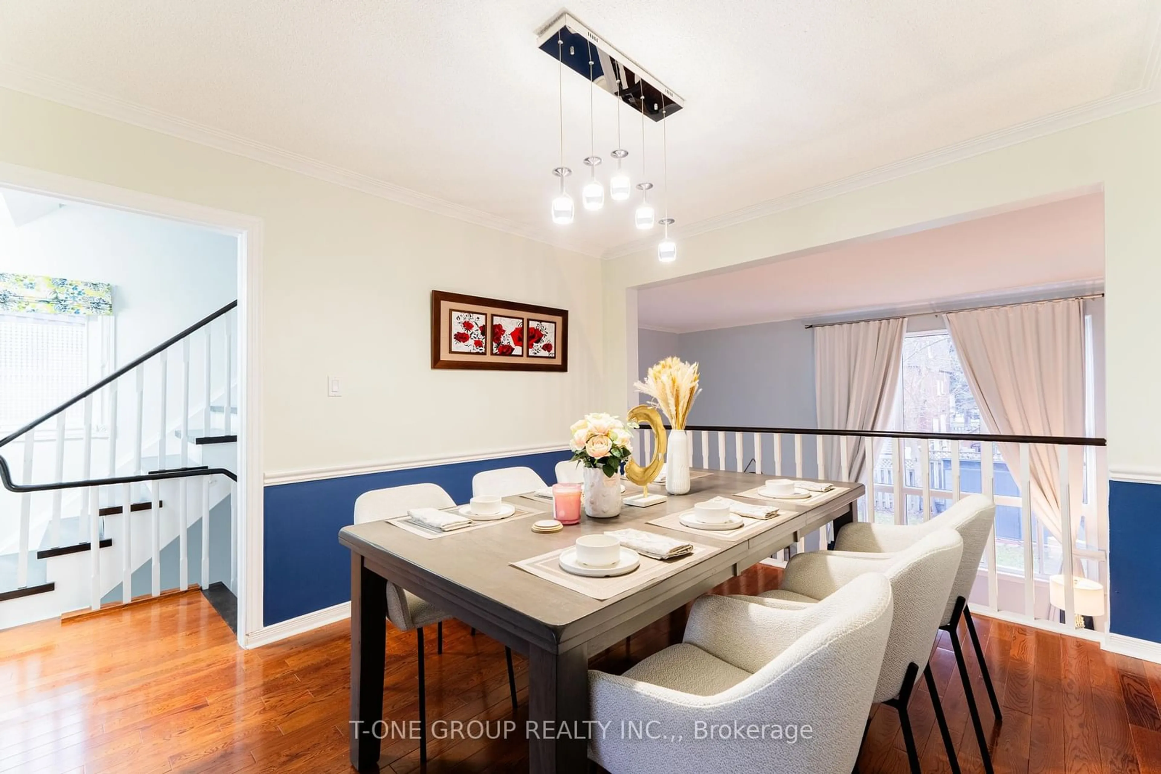 Dining room, wood/laminate floor for 147 Chipwood Cres, Toronto Ontario M2J 3X6