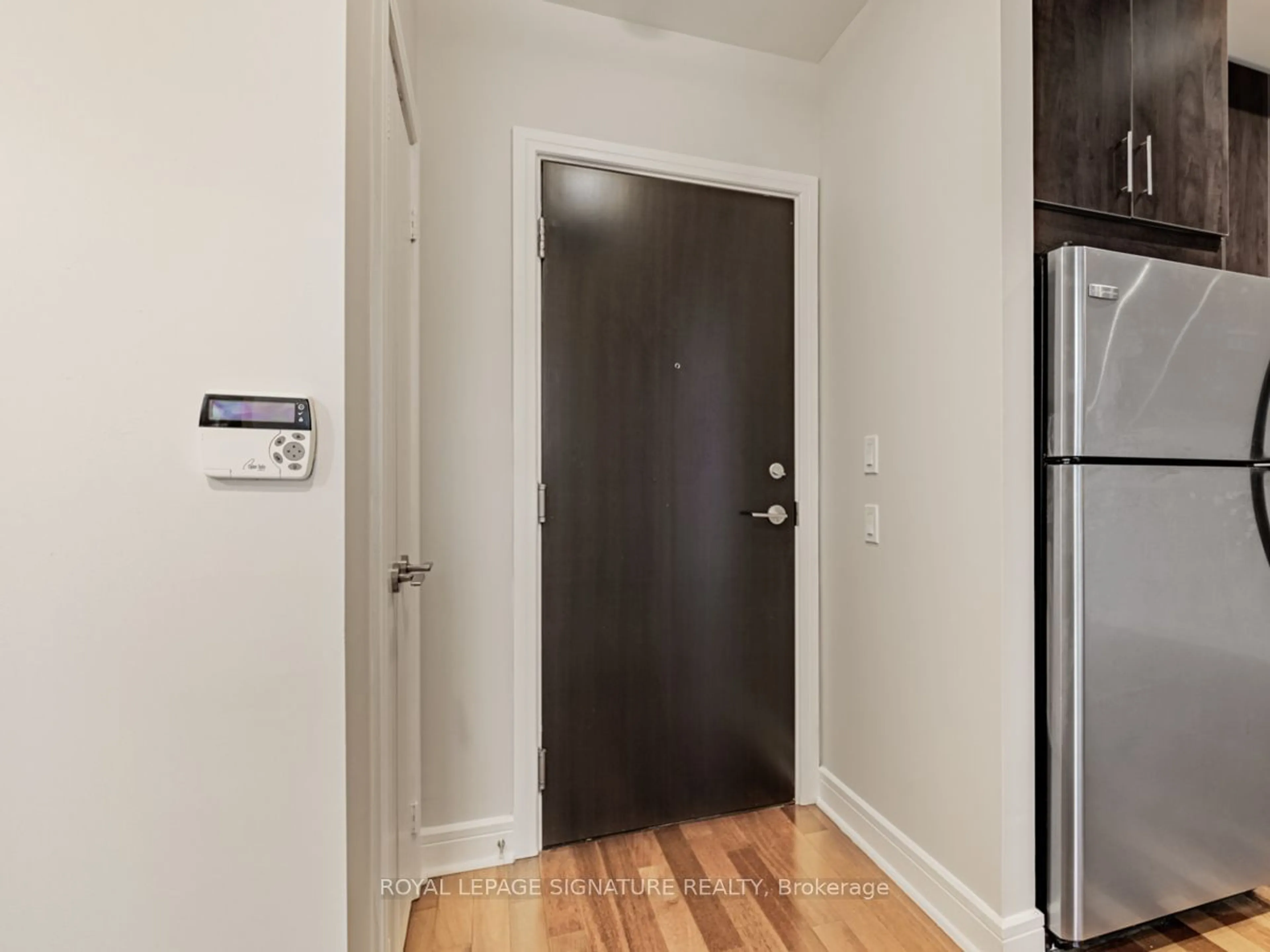 Indoor entryway for 112 George St #813s, Toronto Ontario M5A 2M5