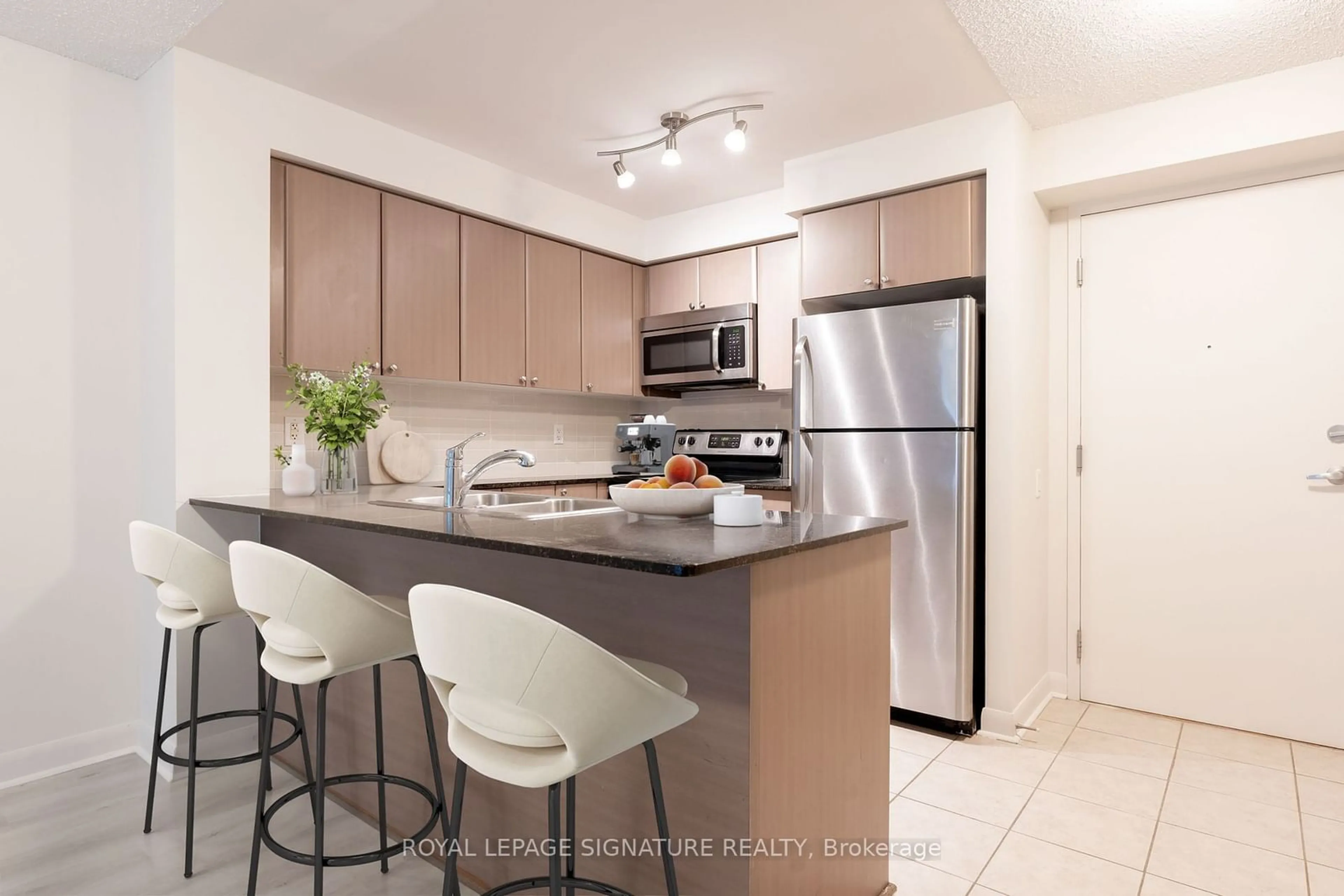 Standard kitchen, unknown for 525 Wilson Ave #508, Toronto Ontario M3H 0A7