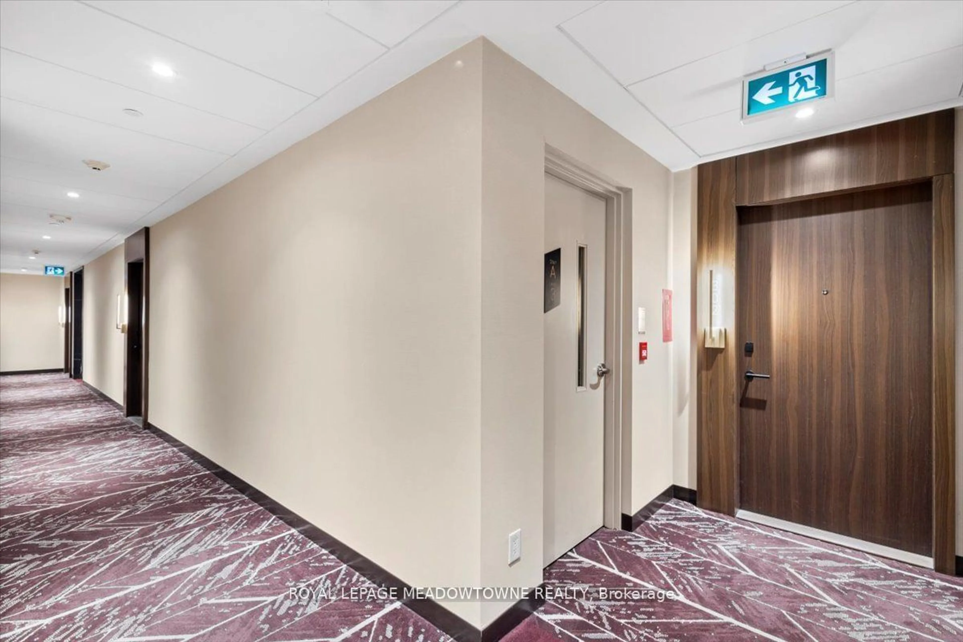 Indoor foyer for 280 Howland Ave #302, Toronto Ontario M5R 0C3