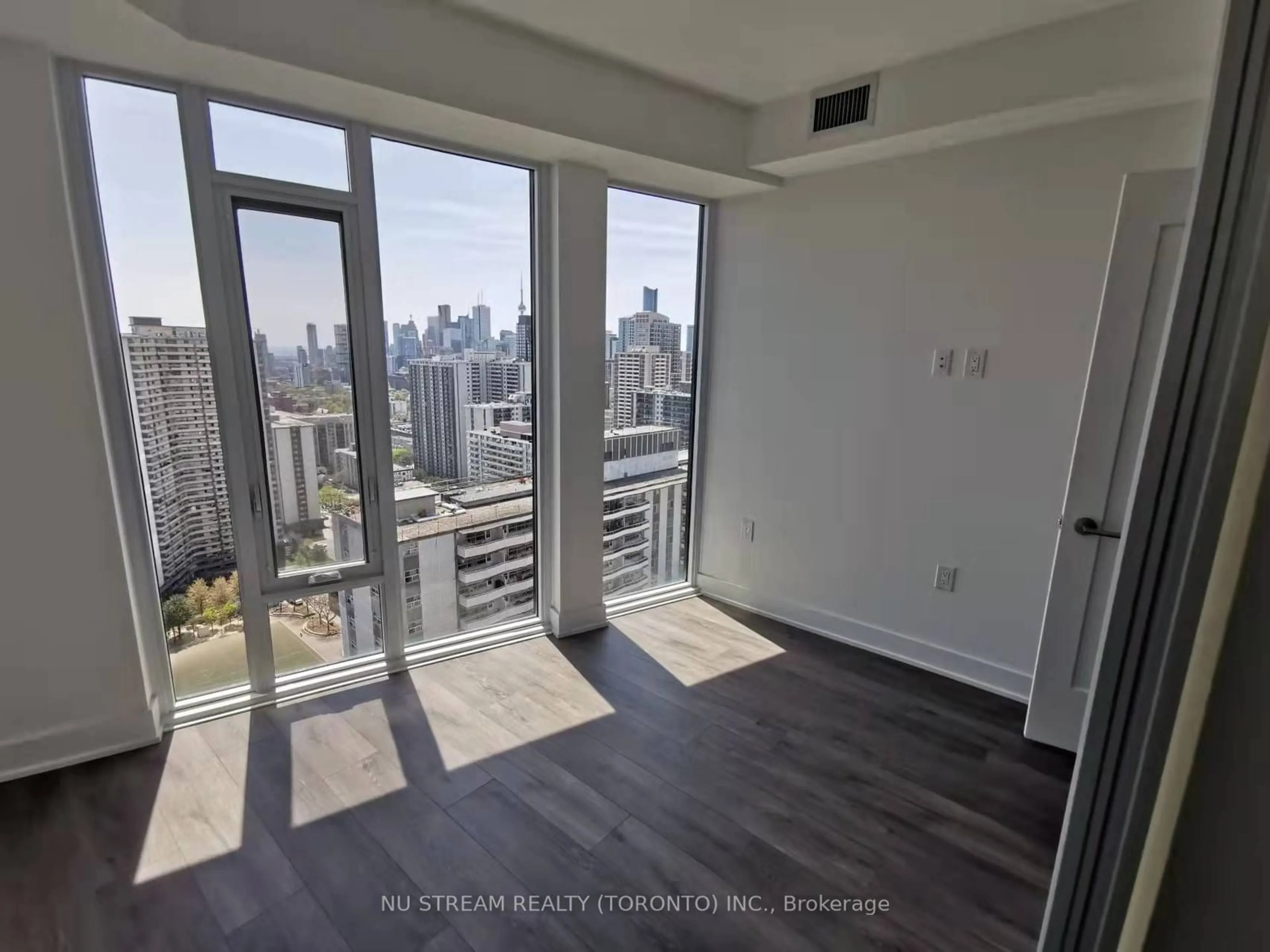 A pic of a room for 575 Bloor St #2808, Toronto Ontario M4W 0B2