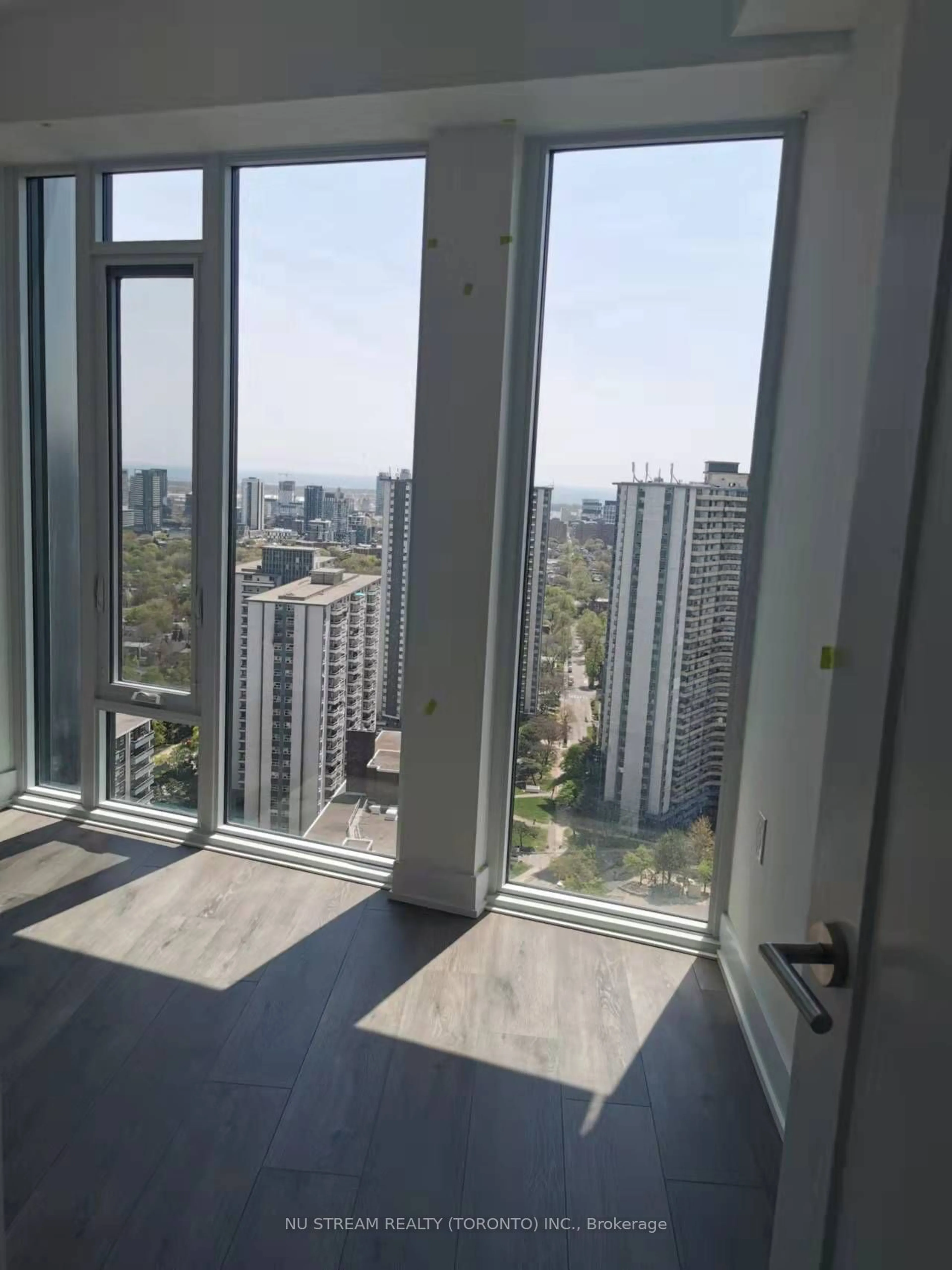 A pic of a room for 575 Bloor St #2808, Toronto Ontario M4W 0B2