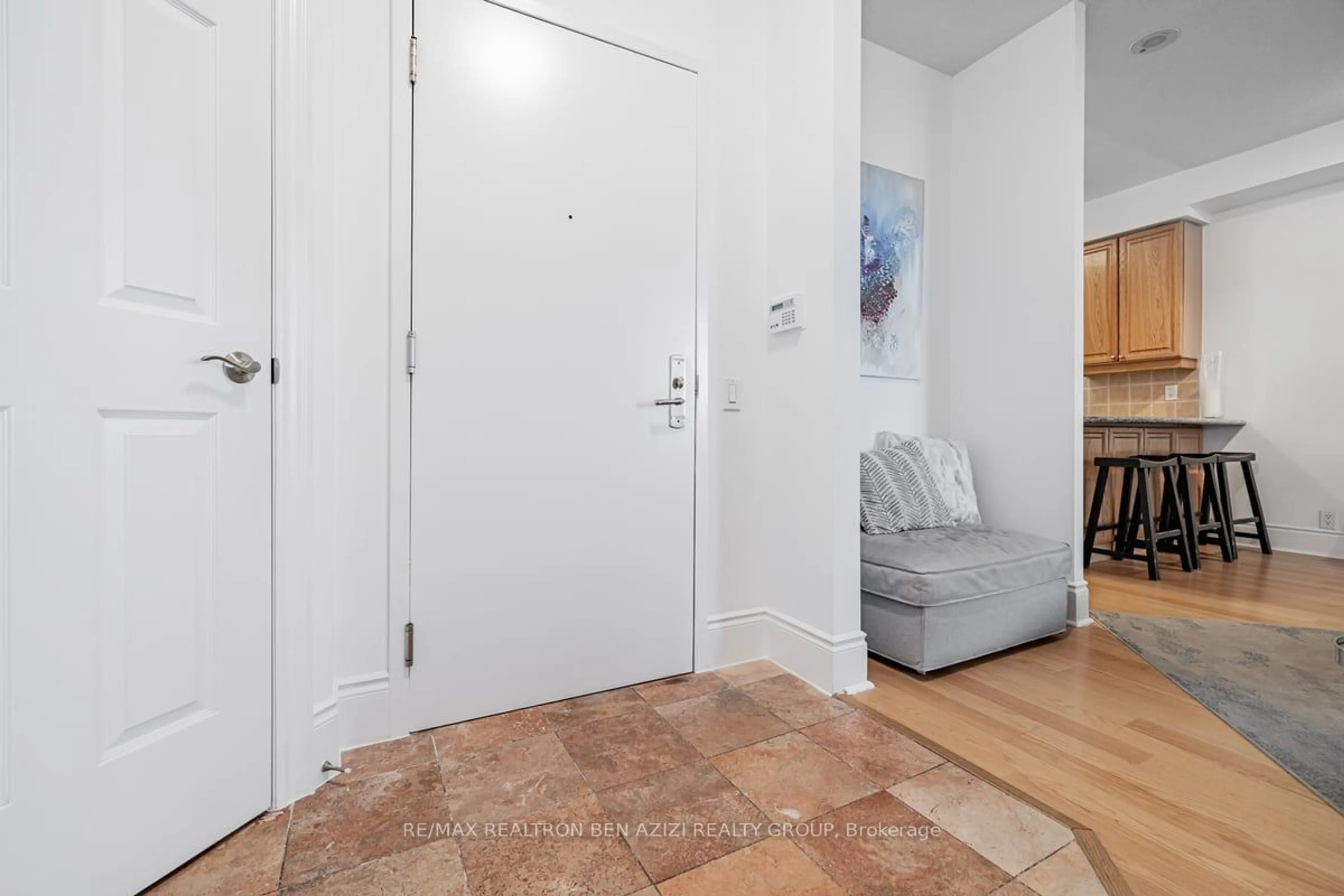 Indoor entryway for 80 Harrison garden Blvd #2324, Toronto Ontario M2N 7E3