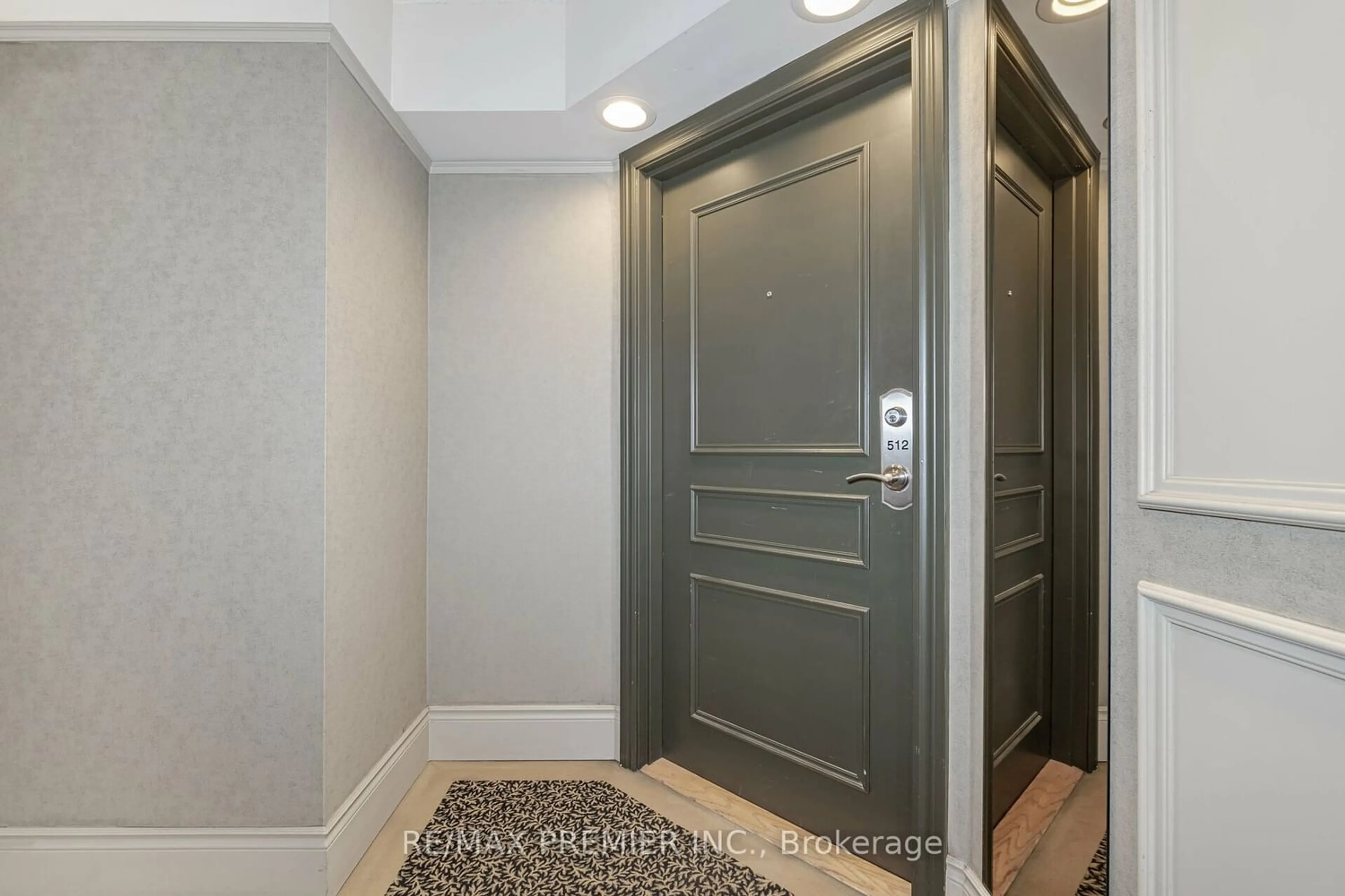 Indoor entryway for 1030 Sheppard Ave #512, Toronto Ontario M3H 6C1