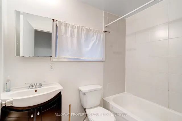 Additional property image - 1059 Bathurst St